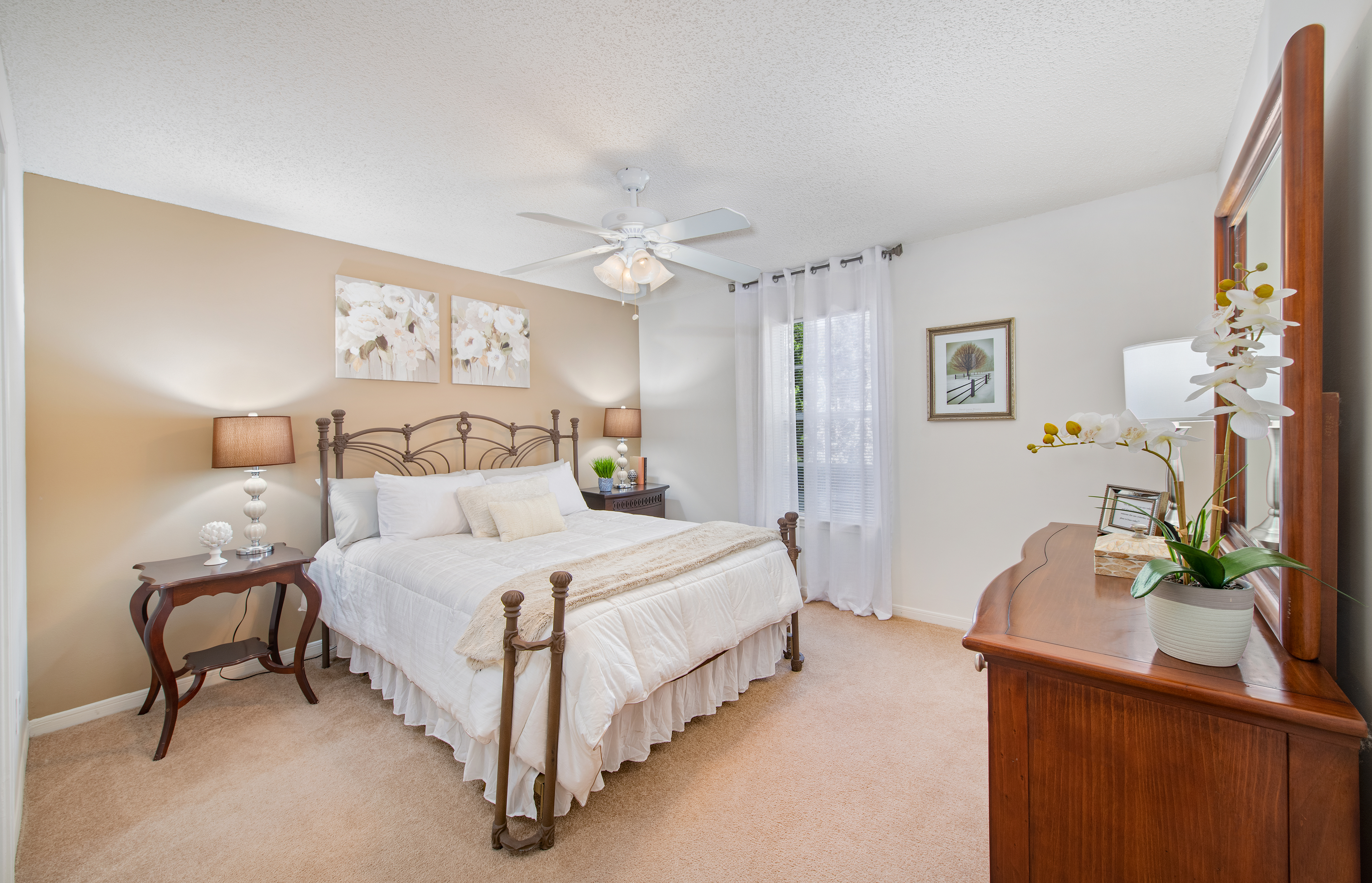 Bedroom at MAA Trussville in Birmingham, AL