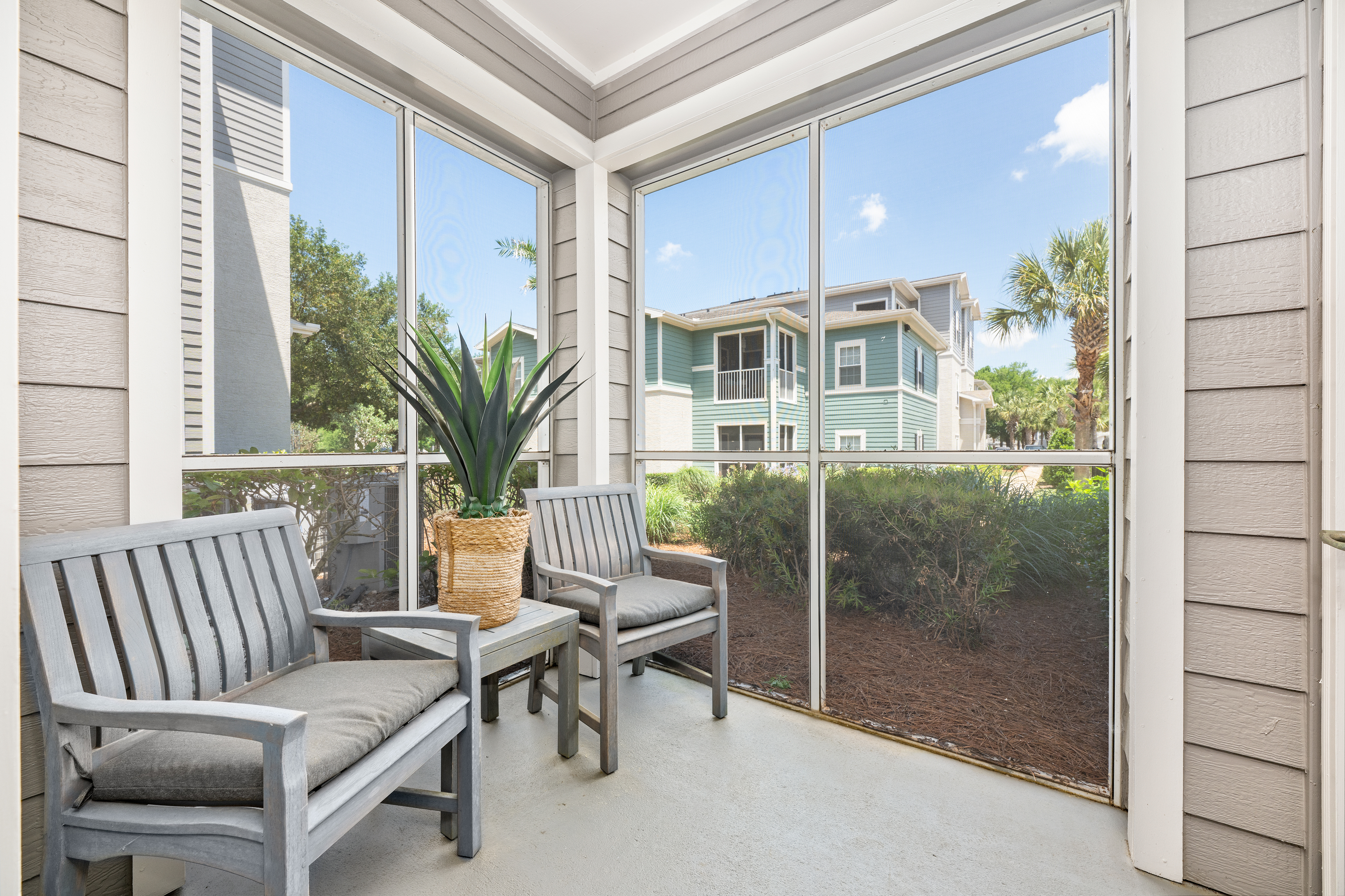 Patio to MAA Traditions luxury apartment homes in Gulf Shores, AL