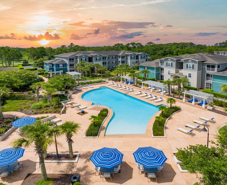 Pool to MAA Traditions luxury apartment homes in Gulf Shores, AL
