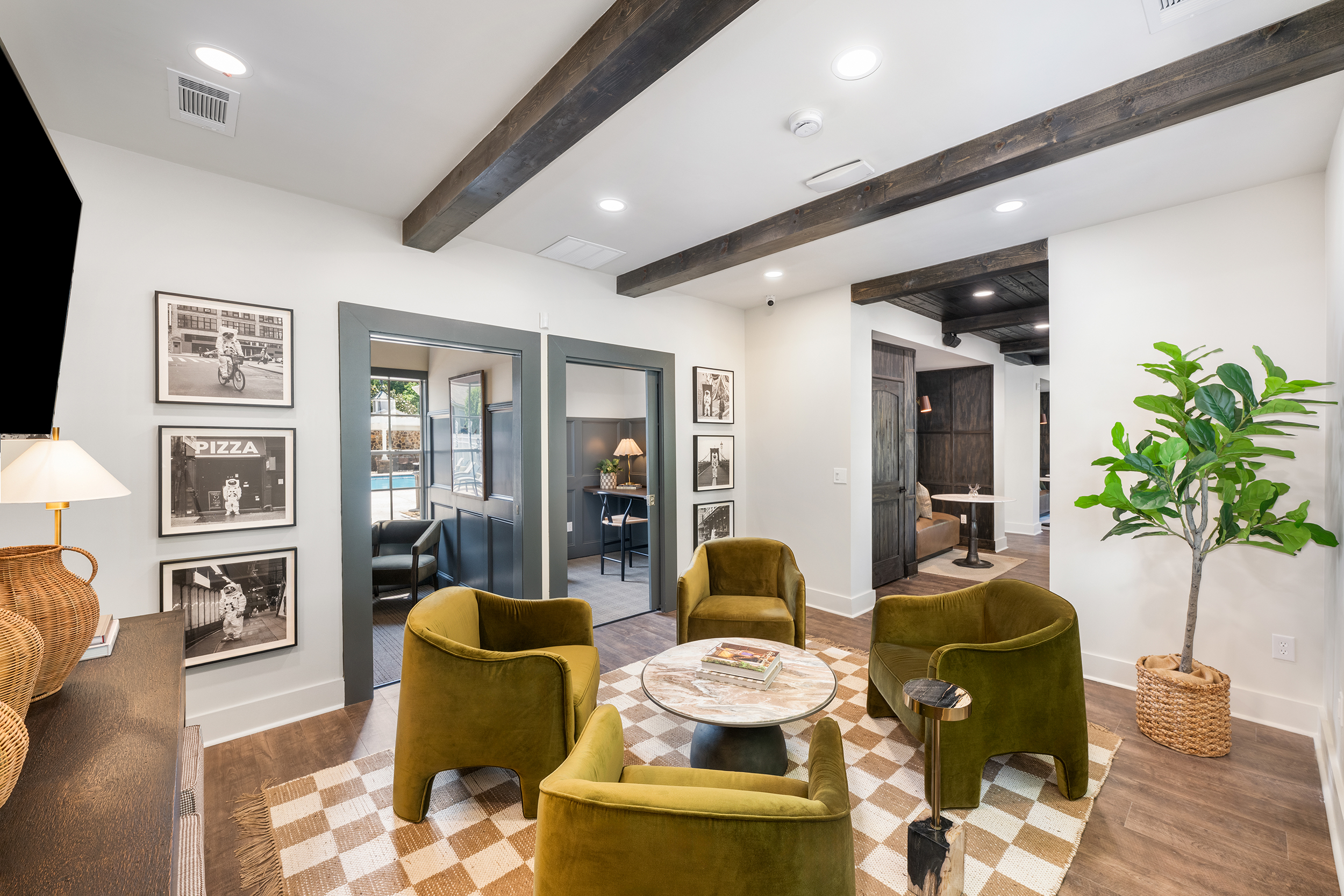 Lounge at MAA Providence Main luxury apartment homes in Huntsville, AL