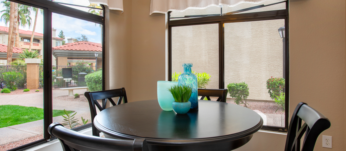 Dining room at Colonial Grand at Scottsdale luxury apartment homes in Scottsdale, AZ