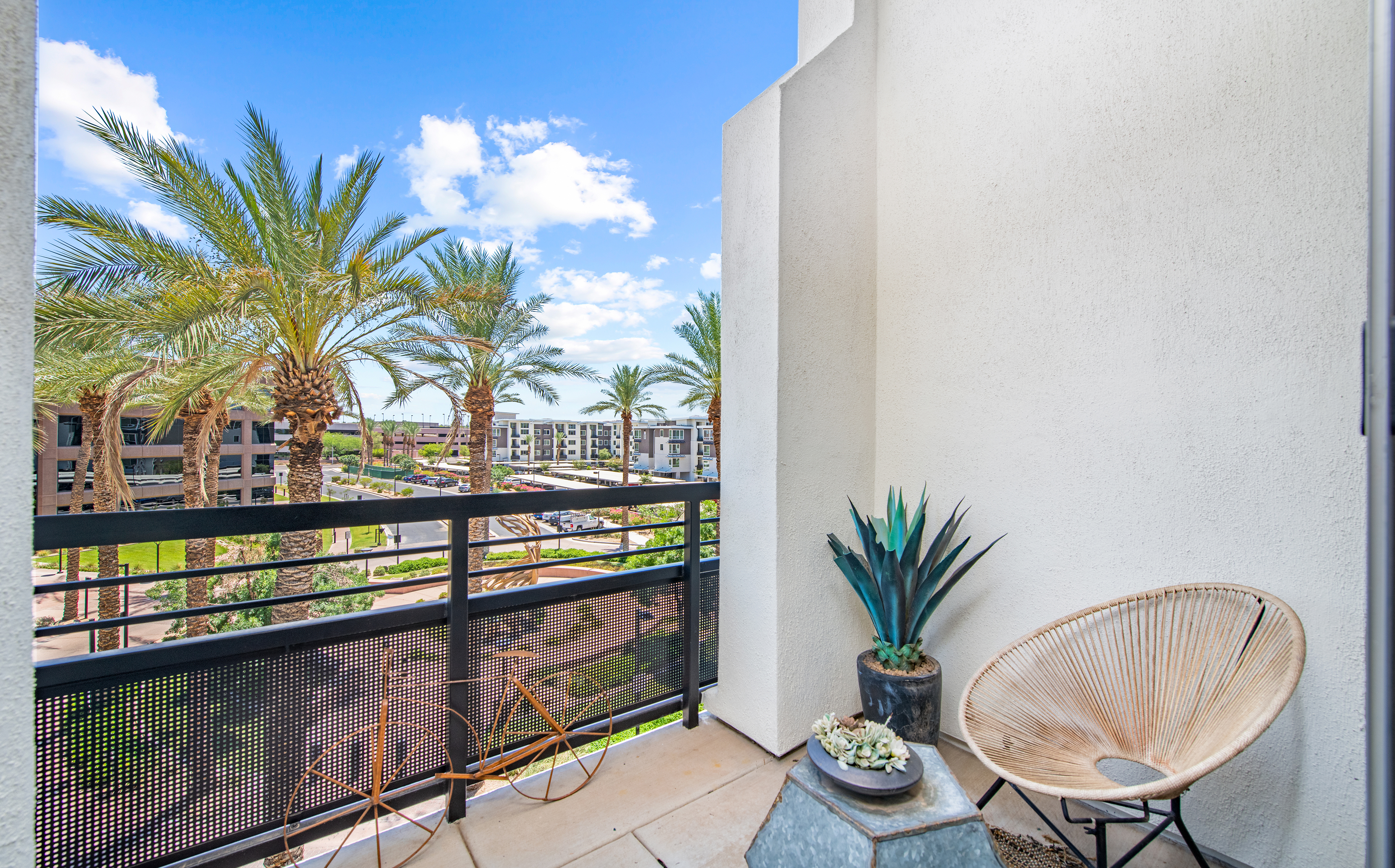 Patio at MAA Fountainhead luxury apartment homes in Tempe, AZ