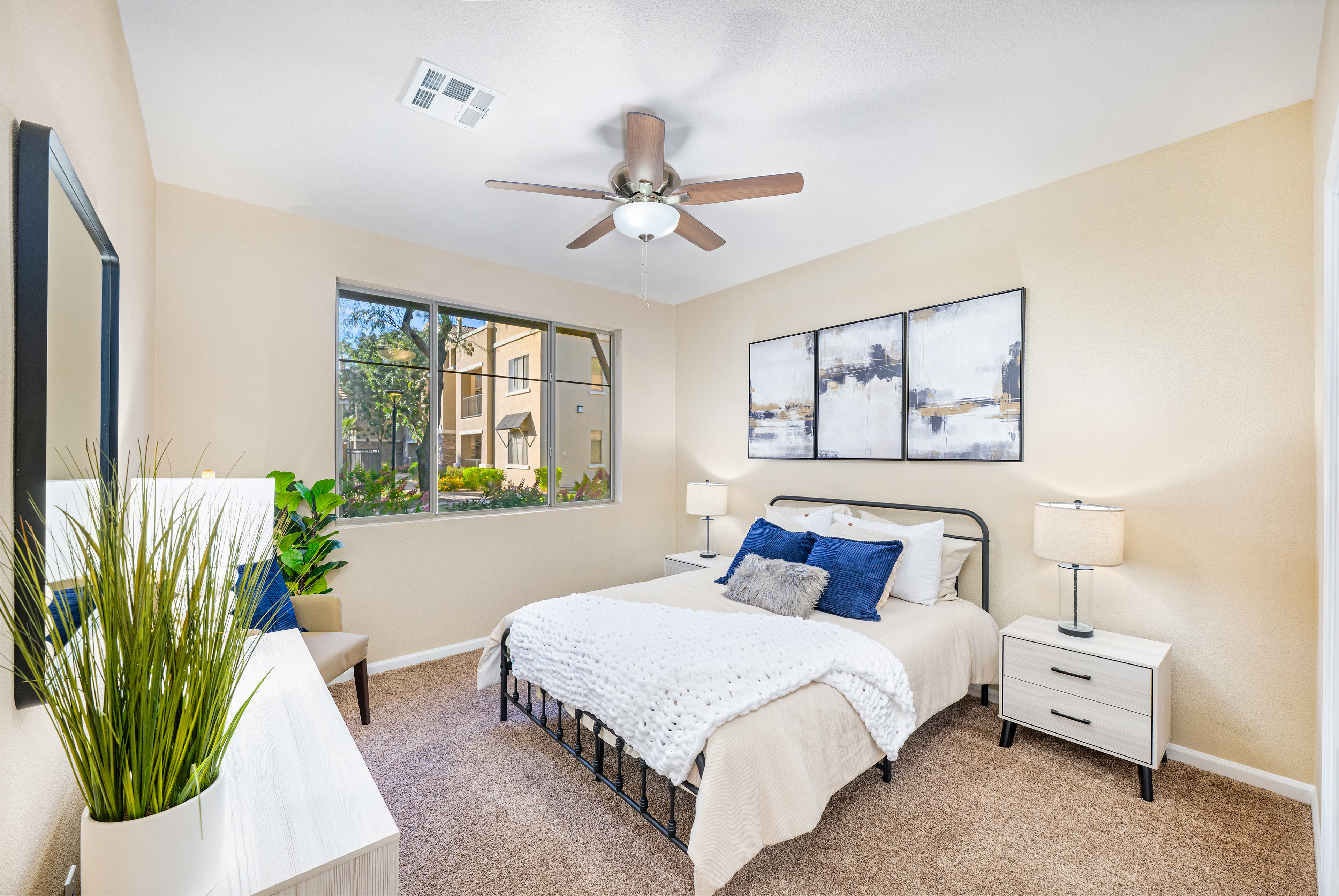 Bedroom at MAA Sky View luxury apartment homes in Phoenix, AZ