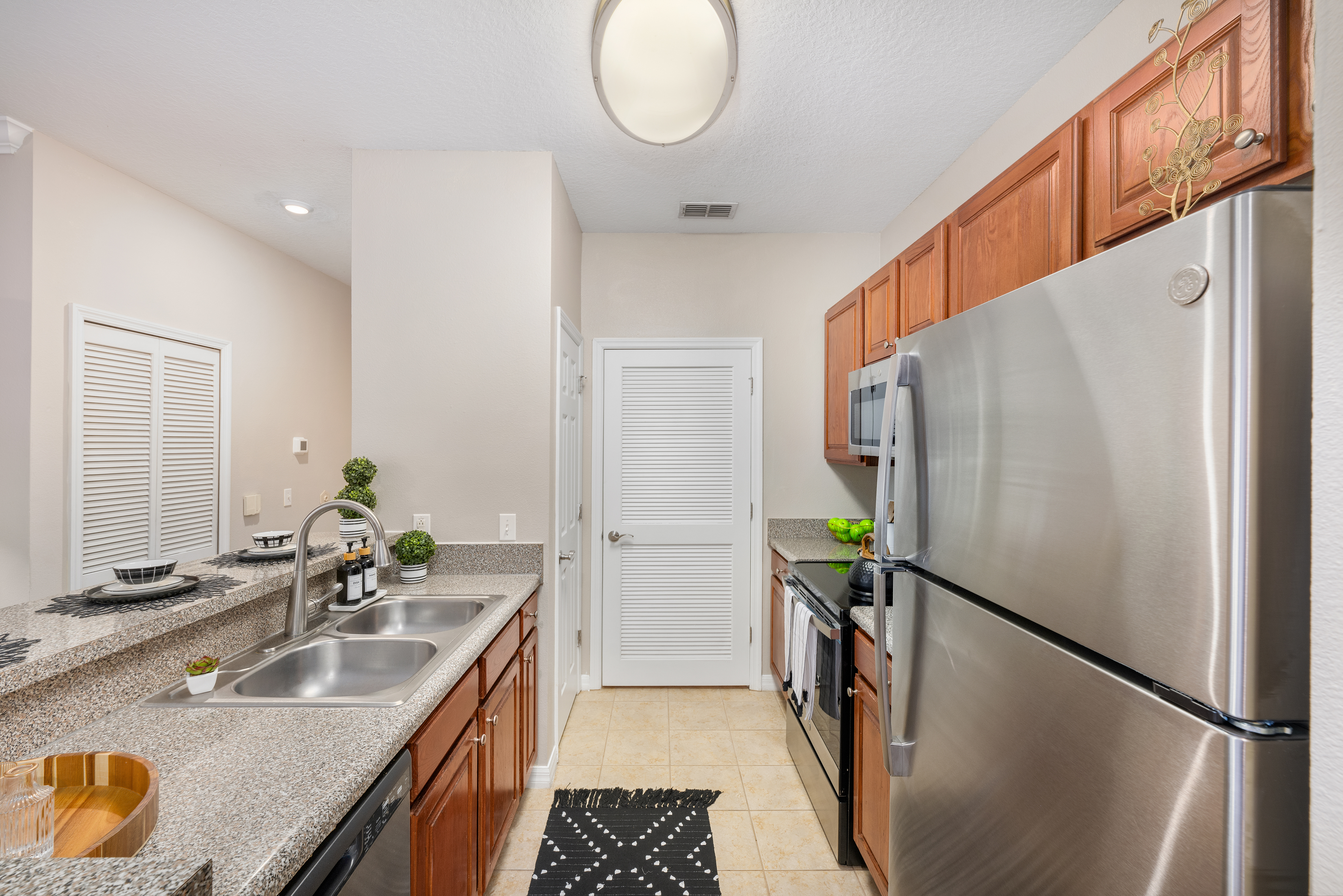 Kitchen at MAA Magnolia Parke luxury apartment homes in Gainesville, FL