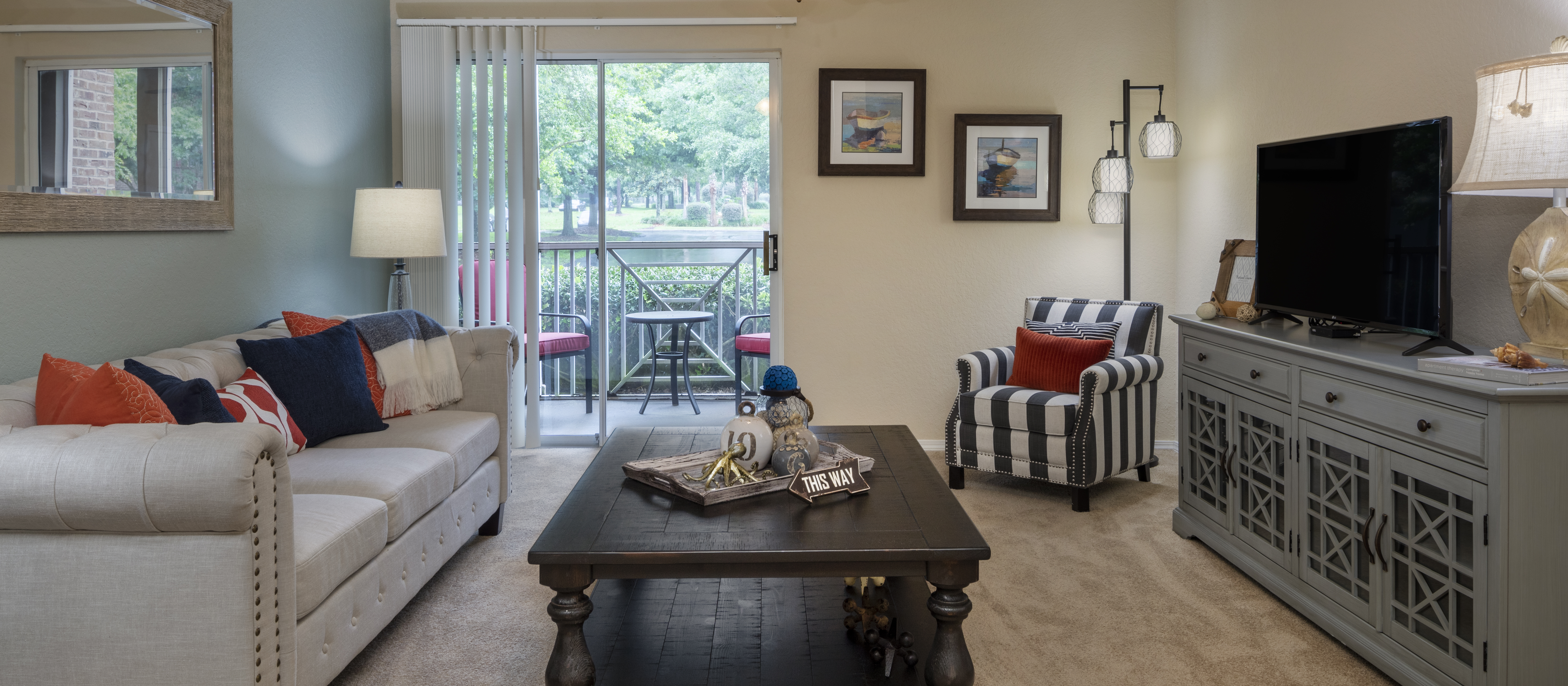 Living Room at MAA Steeplegate luxury apartment homes in Gainesville, FL