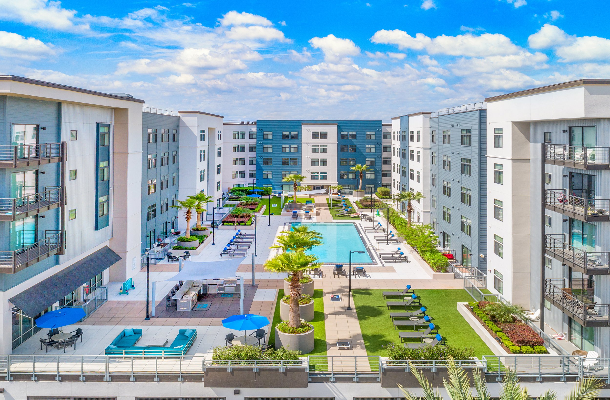 Pool at MAA 220 Riverside luxury apartment homes in Jacksonville, FL