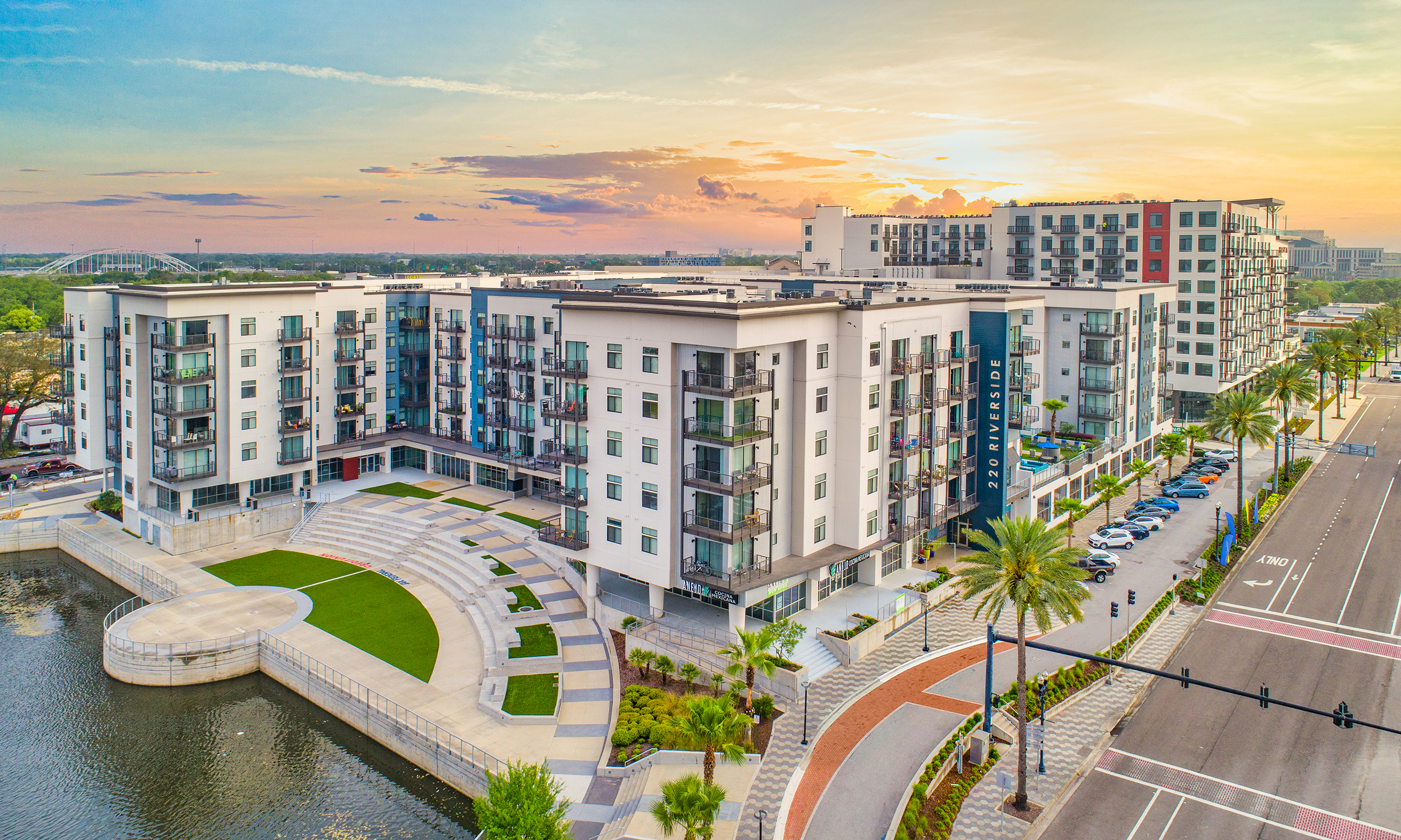 Grounds at MAA 220 Riverside luxury apartment homes in Jacksonville, FL
