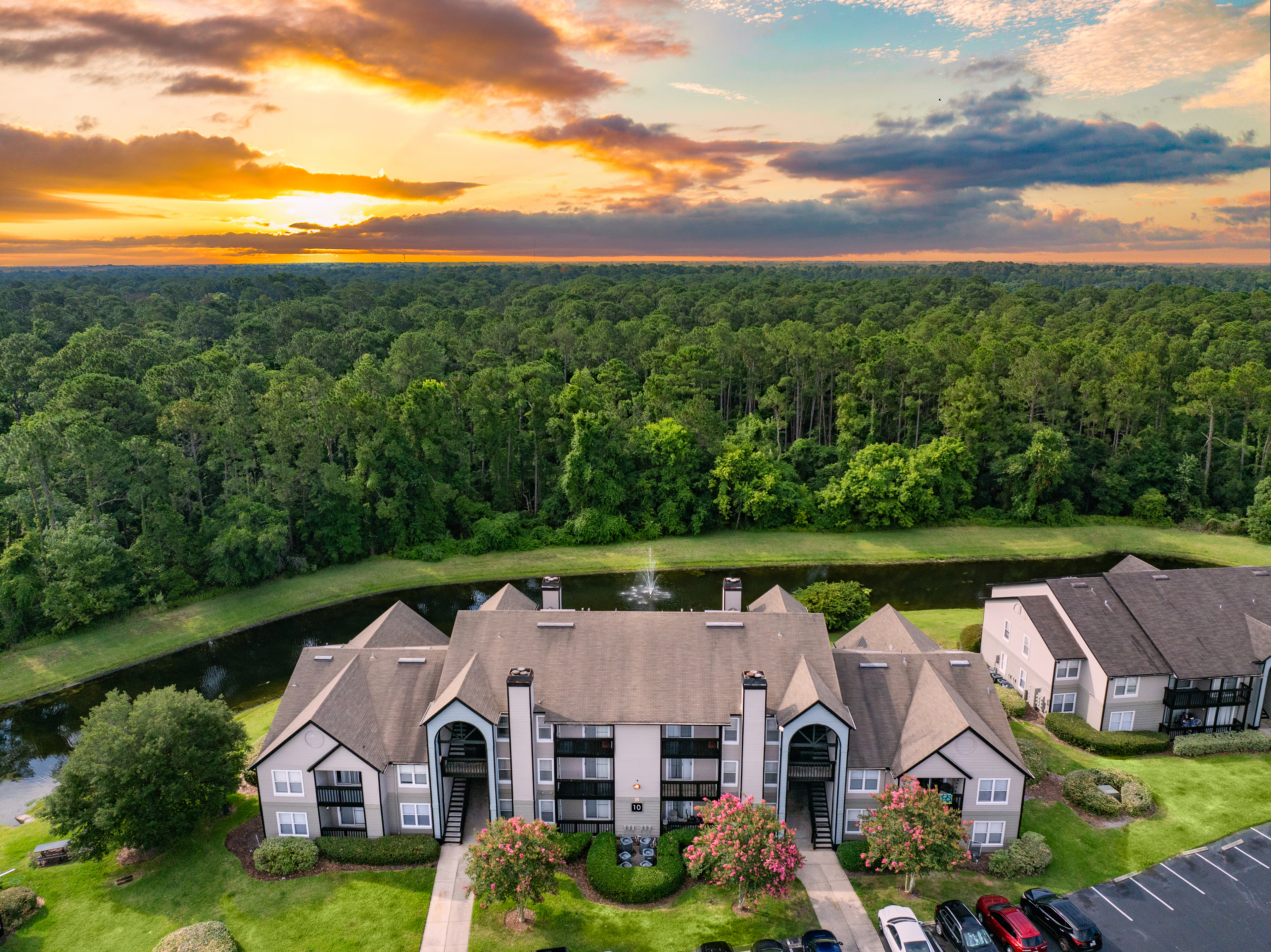 Building at MAA Deerwood luxury apartment homes in Jacksonville, FL