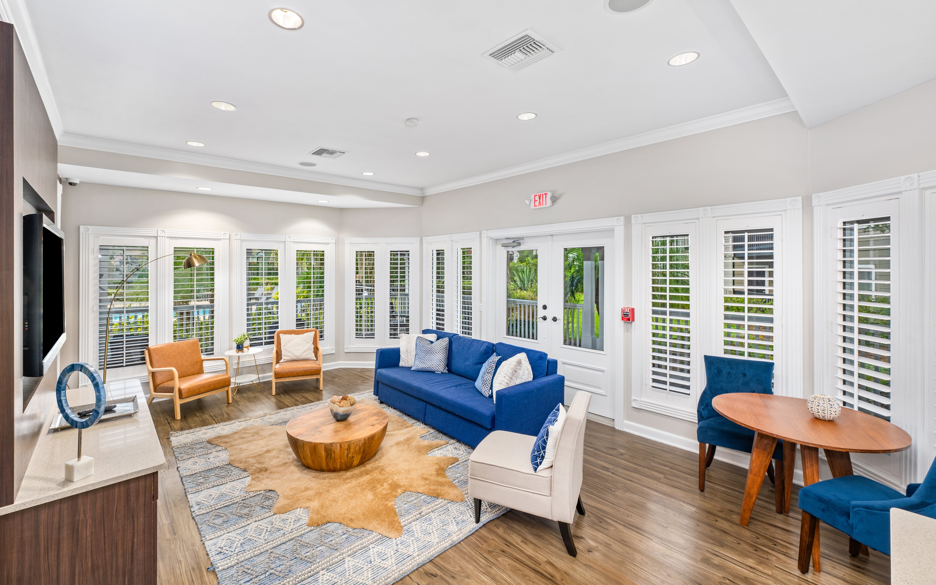 Lounge at MAA Deerwood luxury apartment homes in Jacksonville, FL