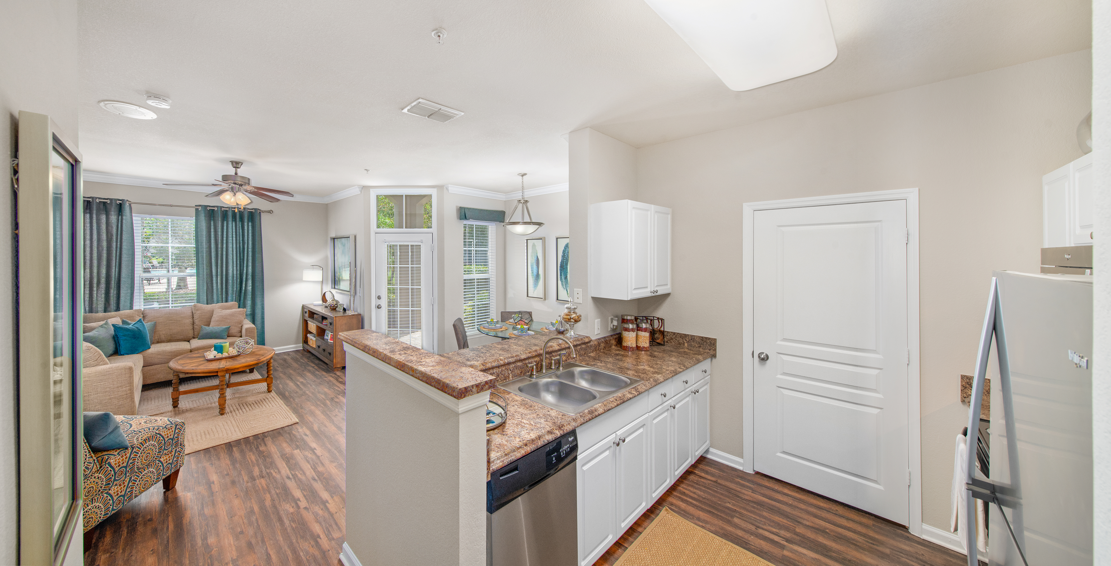 Kitchen and Dining at MAA Fleming Island in Jacksonville, FL