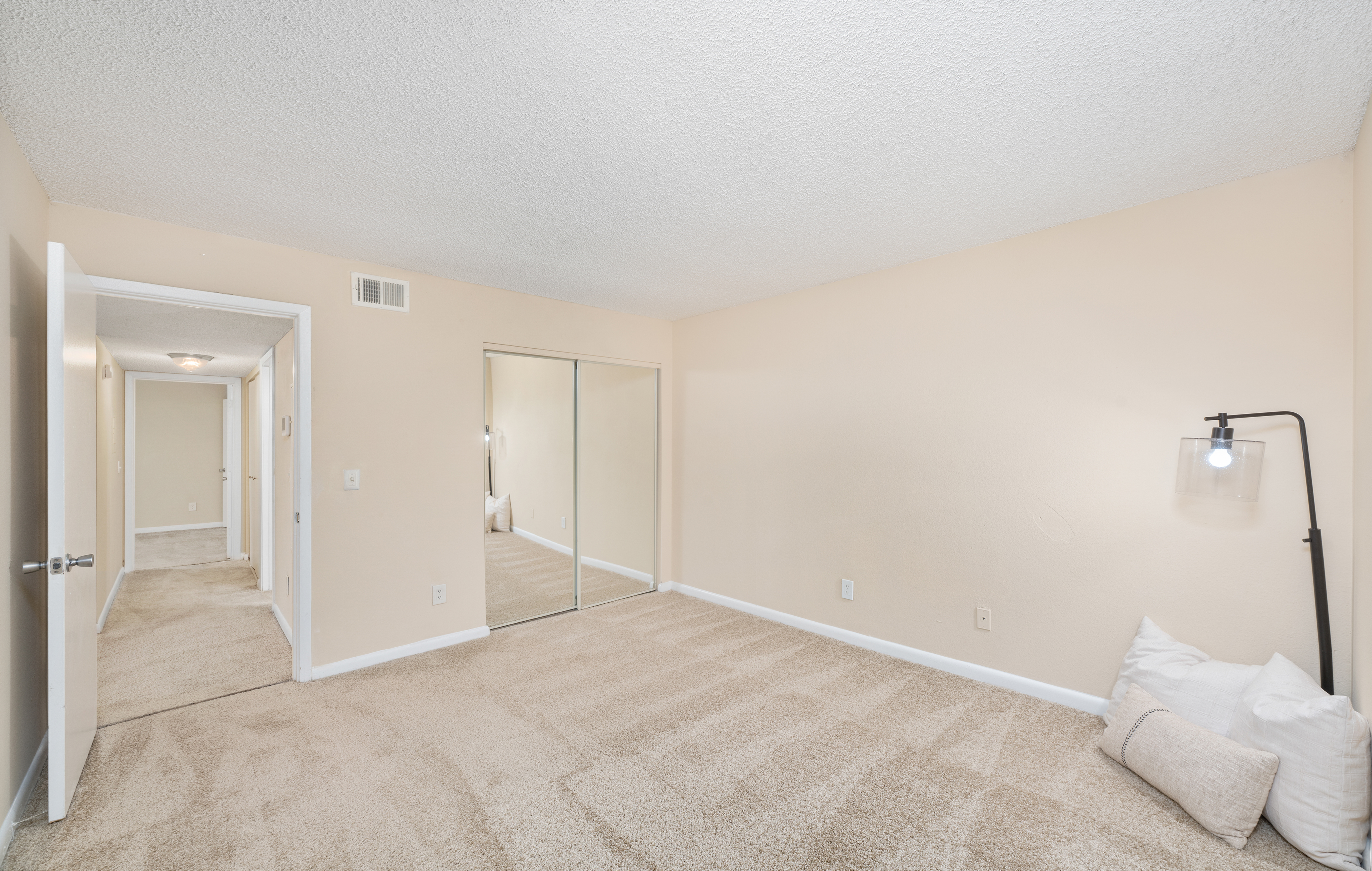 Bedroom at MAA Mandarin Lakes luxury apartment homes in Jacksonville, FL
