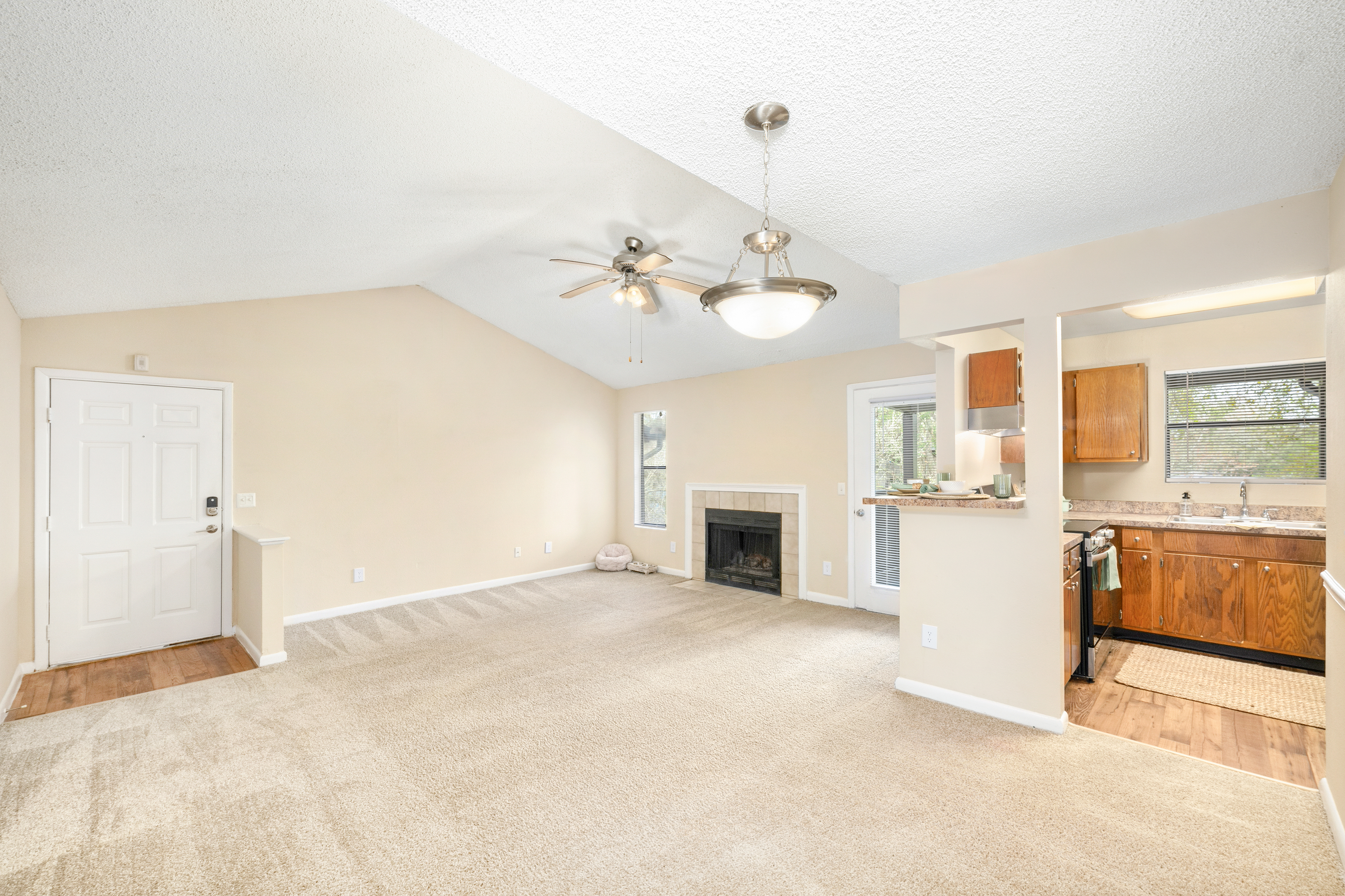 Living room at MAA Mandarin Lakes luxury apartment homes in Jacksonville, FL