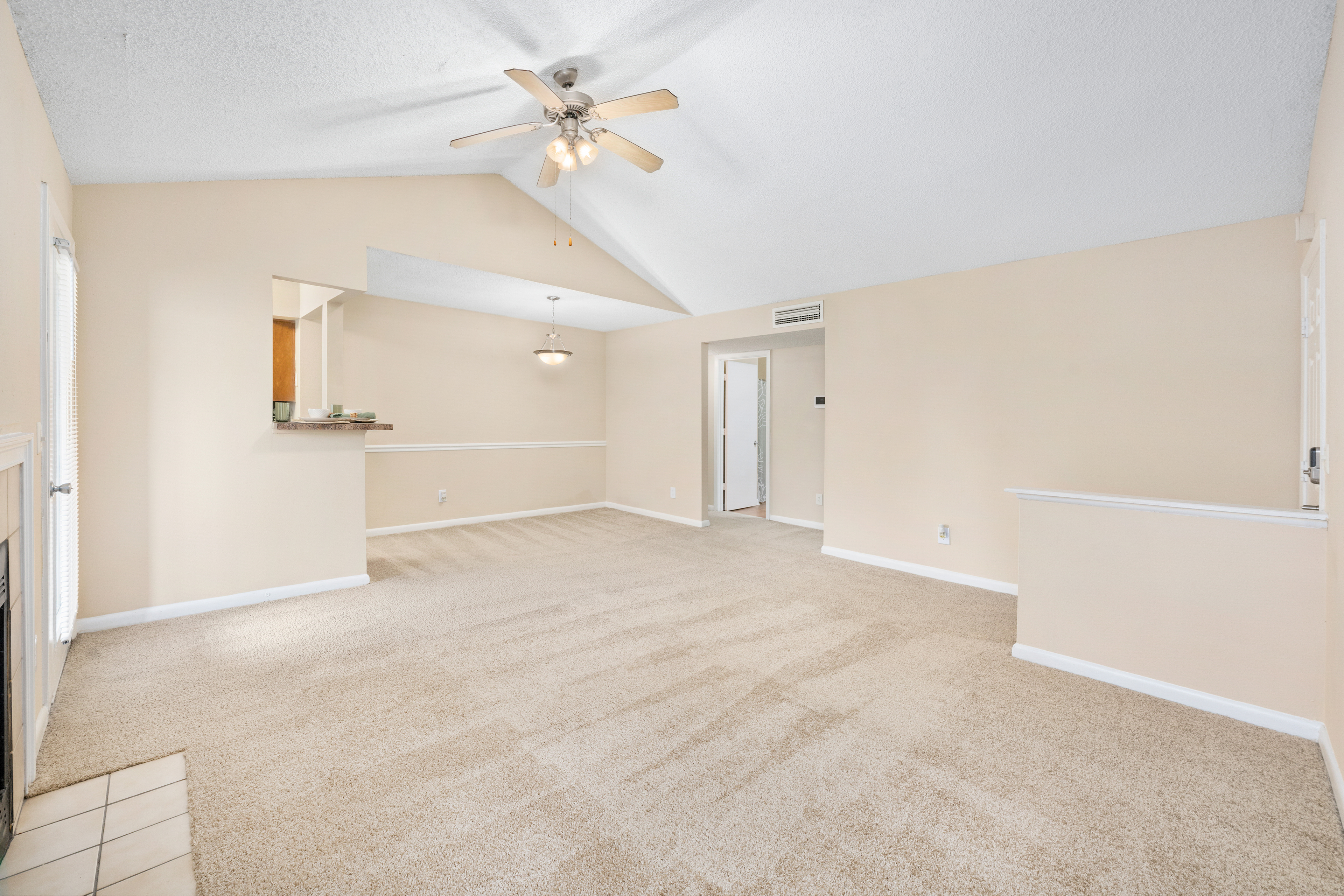 Living room at MAA Mandarin Lakes luxury apartment homes in Jacksonville, FL