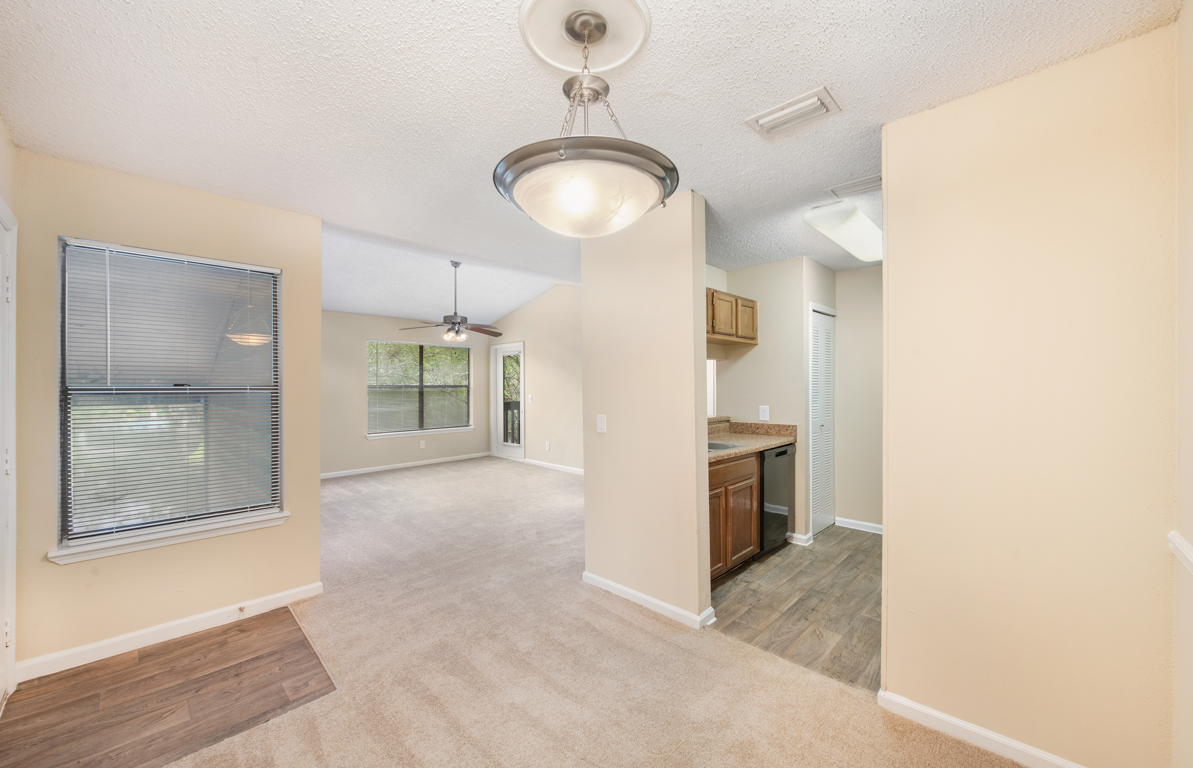 Dining at Coopers Hawk luxury apartment homes in Jacksonville, FL