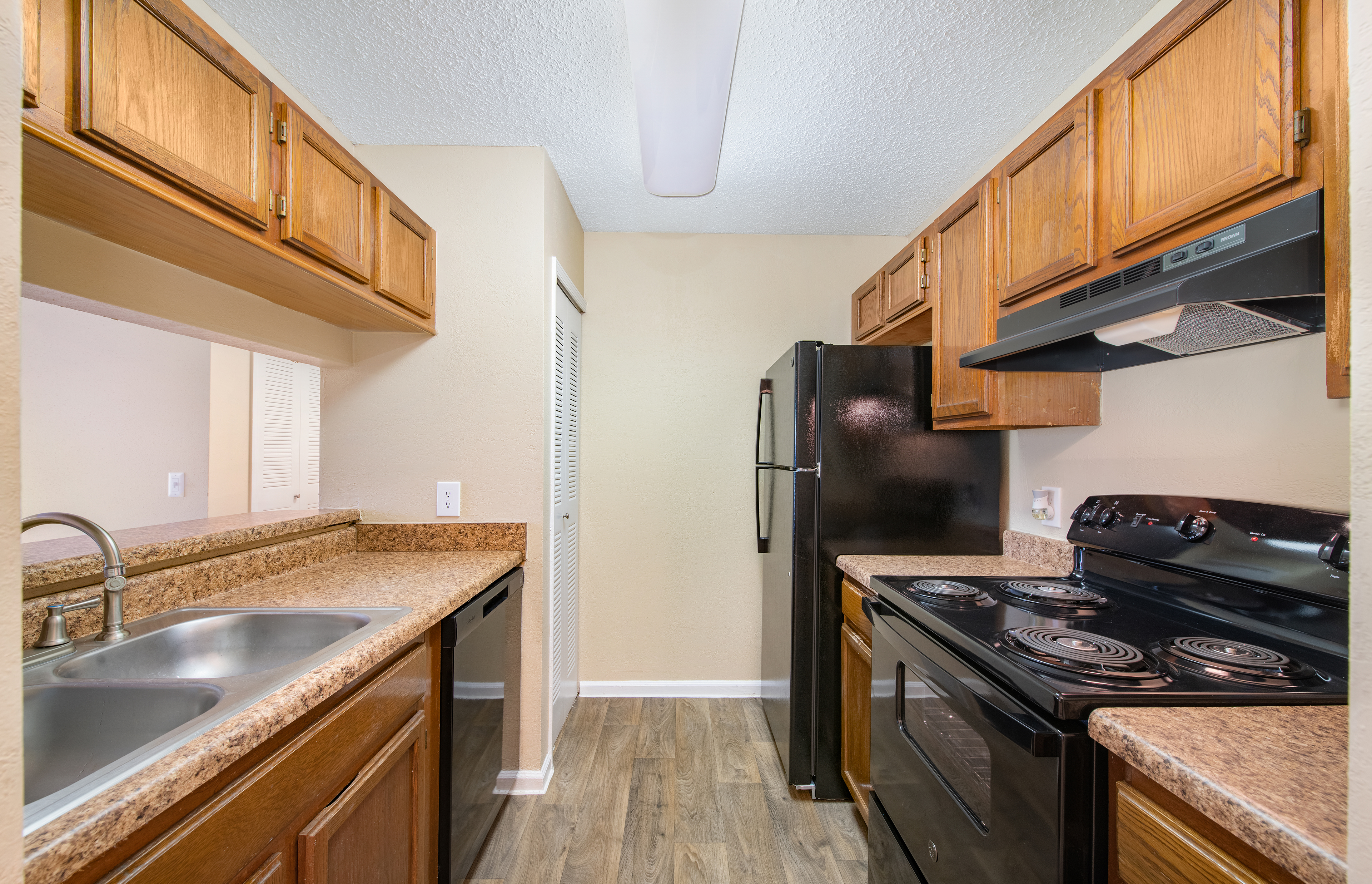 Kitchen at Coopers Hawk luxury apartment homes in Jacksonville, FL