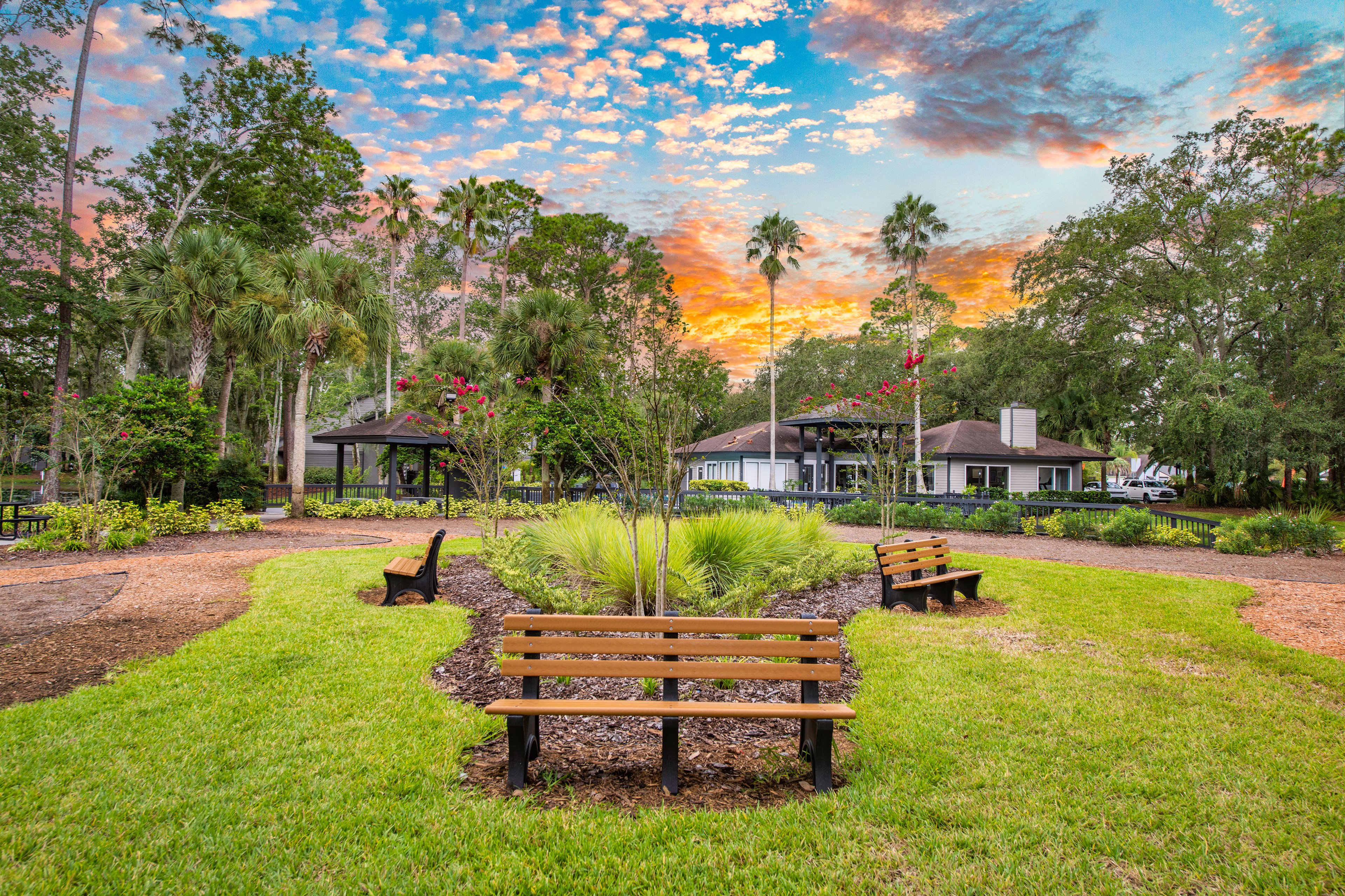 Courtyard at Coopers Hawk luxury apartment homes in Jacksonville, FL
