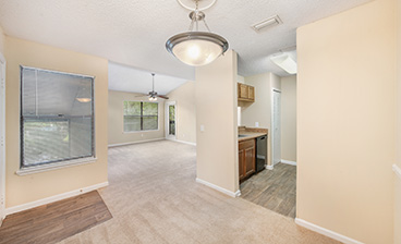 Dining at Coopers Hawk luxury apartment homes in Jacksonville, FL