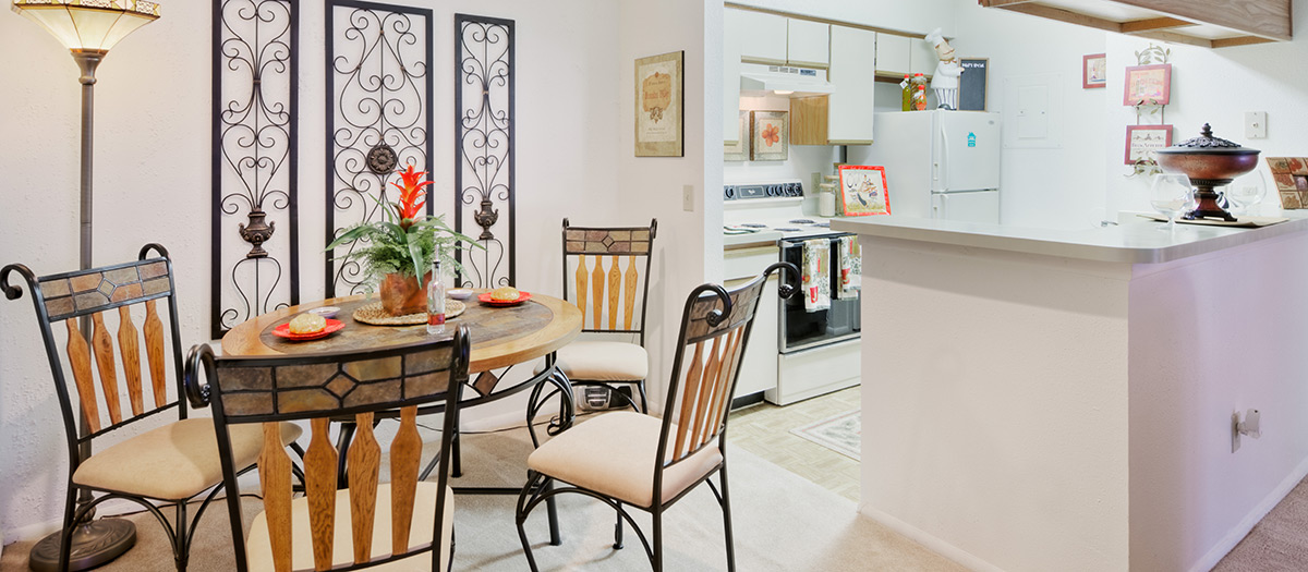 Dining Room at MAA Southlake luxury apartment homes in Jacksonville, FL