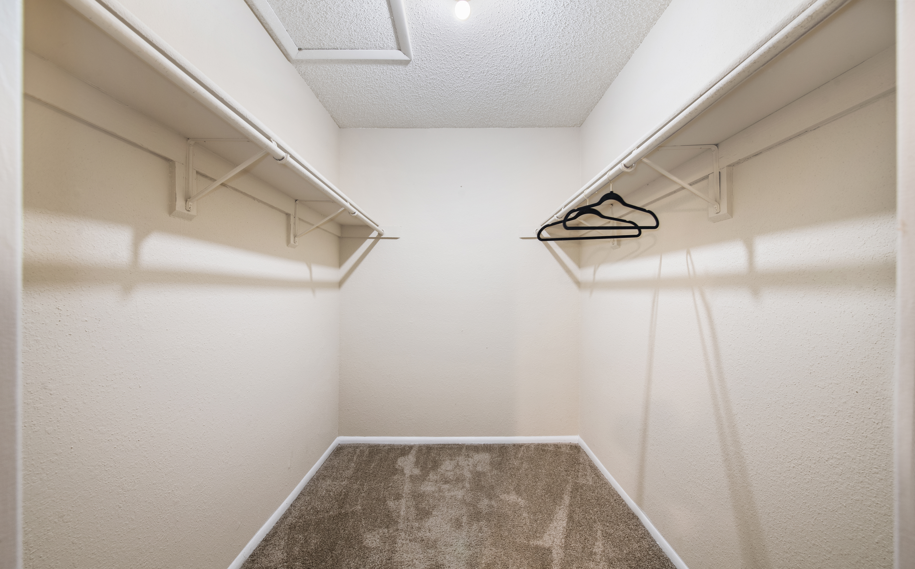 Model Closet at MAA Southlake in Jacksonville, FL