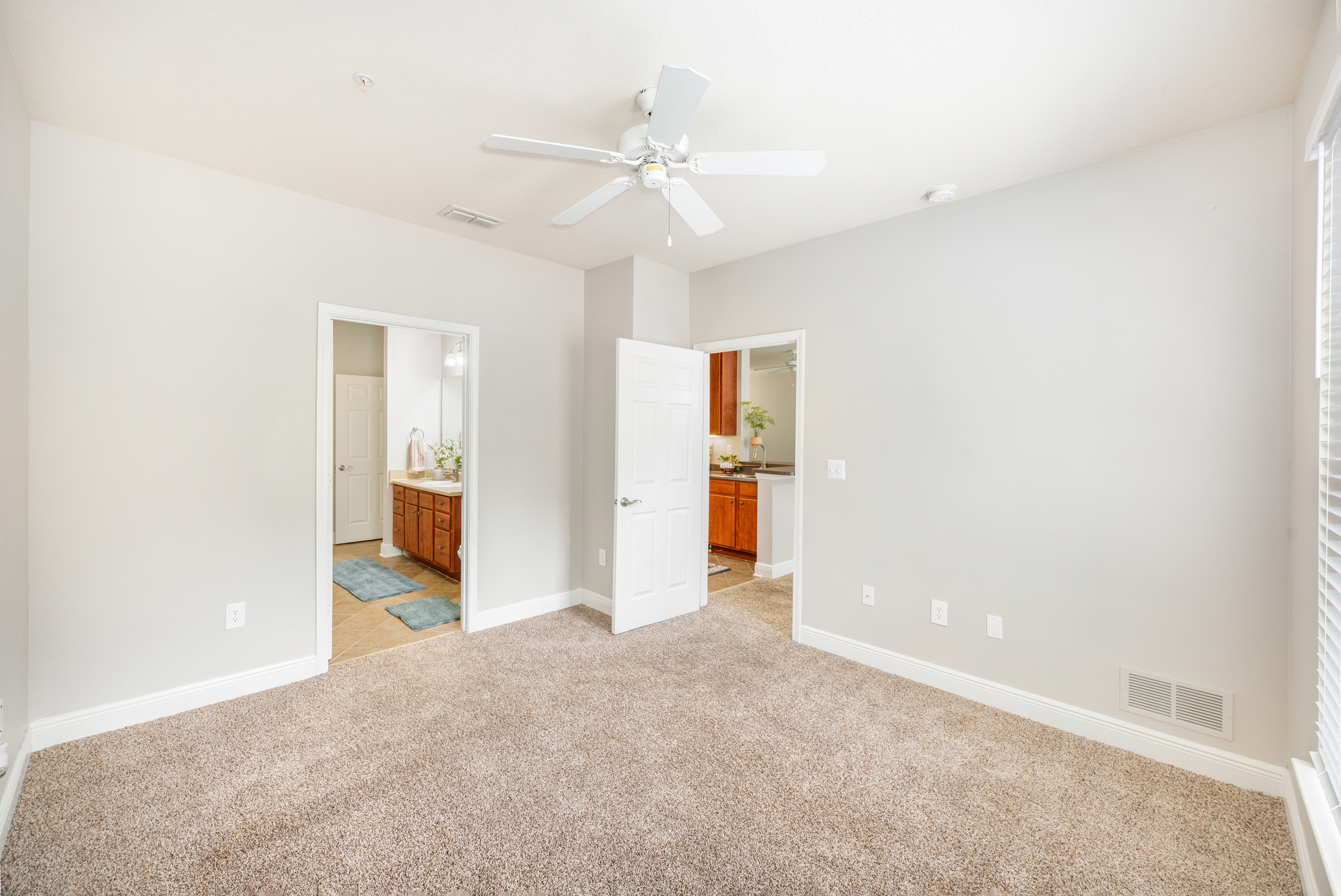 Bedroom at MAA Town Center luxury apartment homes in Jacksonville, FL