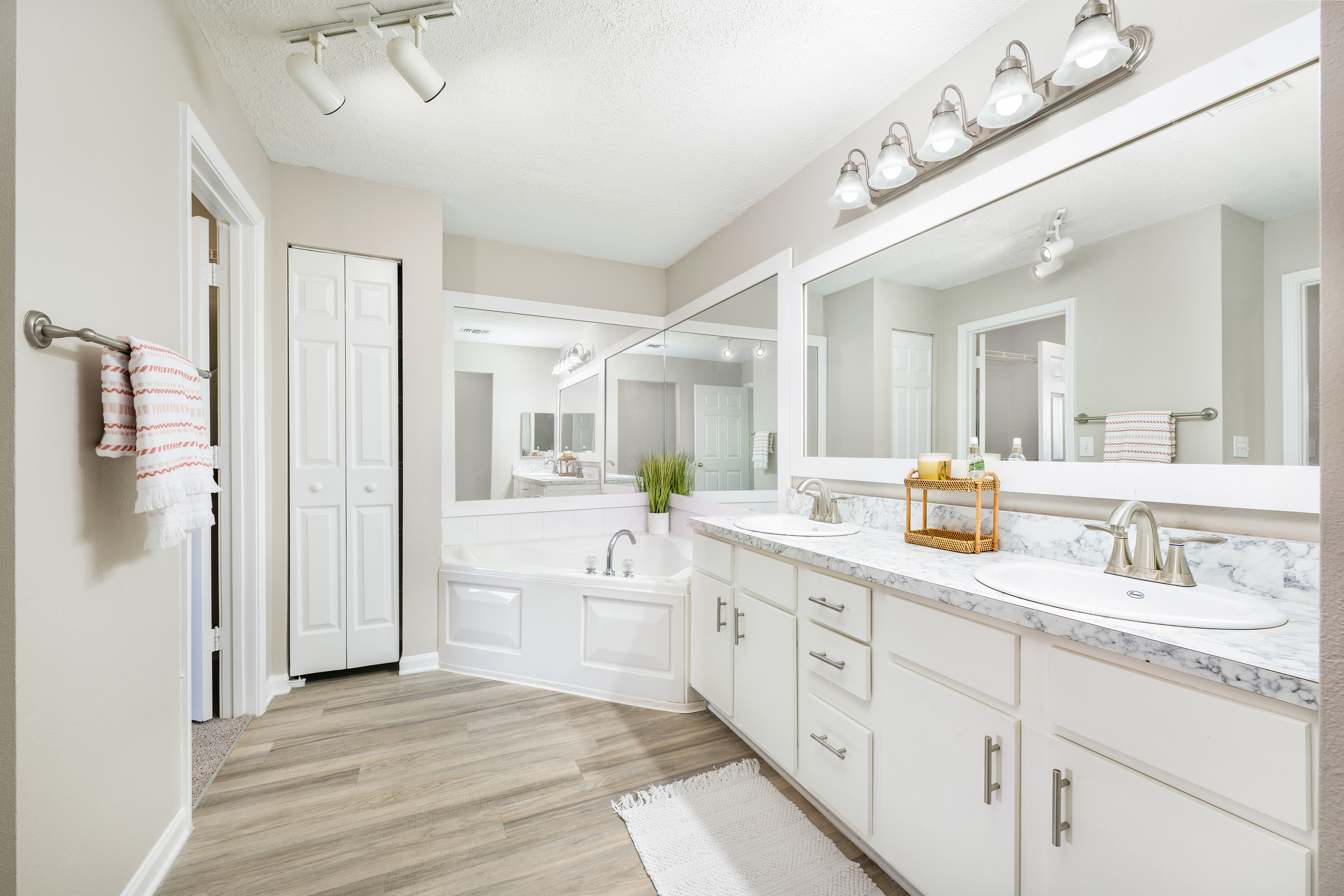 Bathroom at MAA Emerald Coast luxury apartment homes in Panama City Beach, FL
