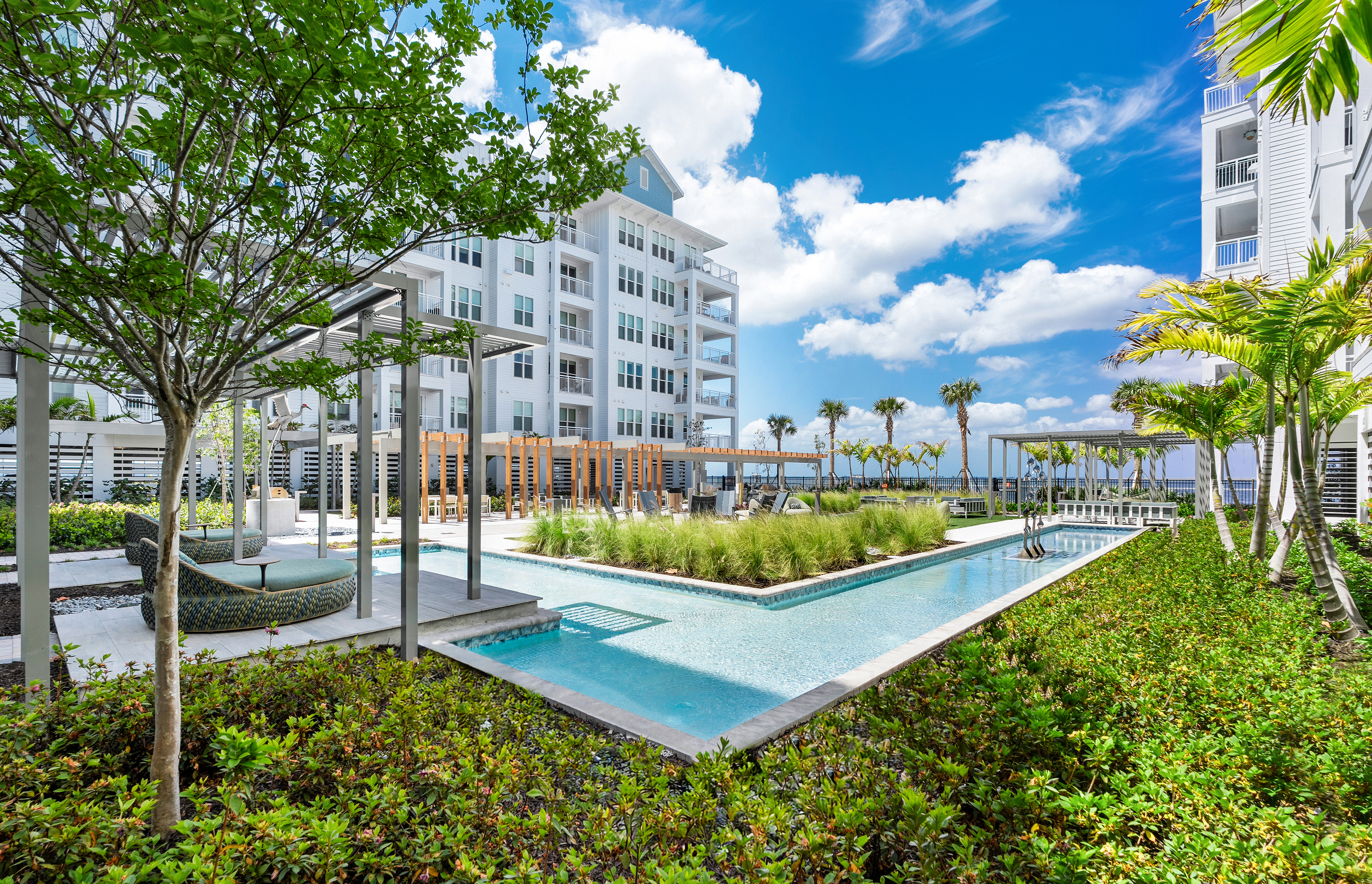 Courtyard at MAA Breakwater luxury apartment homes in Tampa, FL