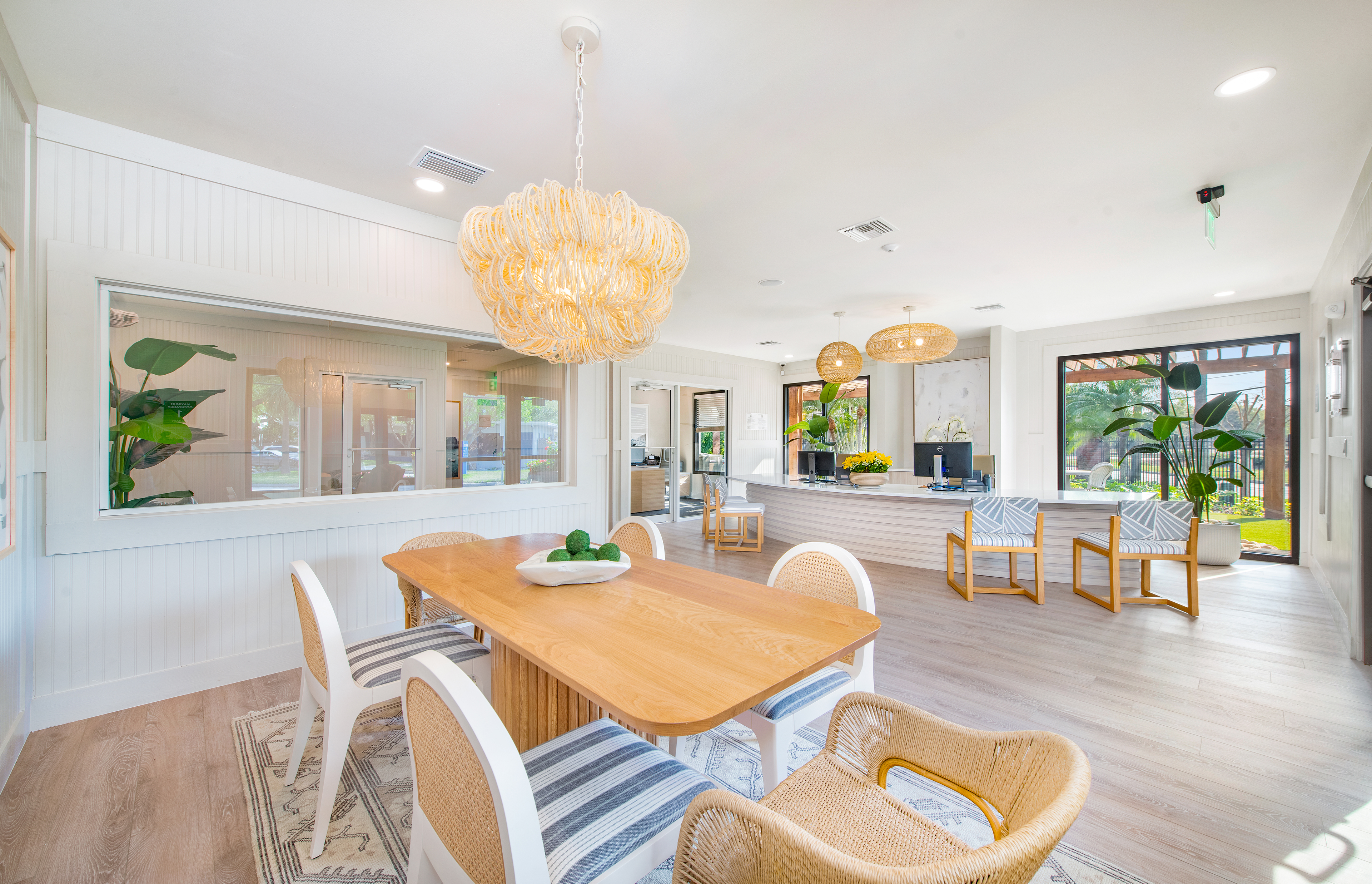 Leasing office interior at MAA Hyde Park in Tampa, FL
