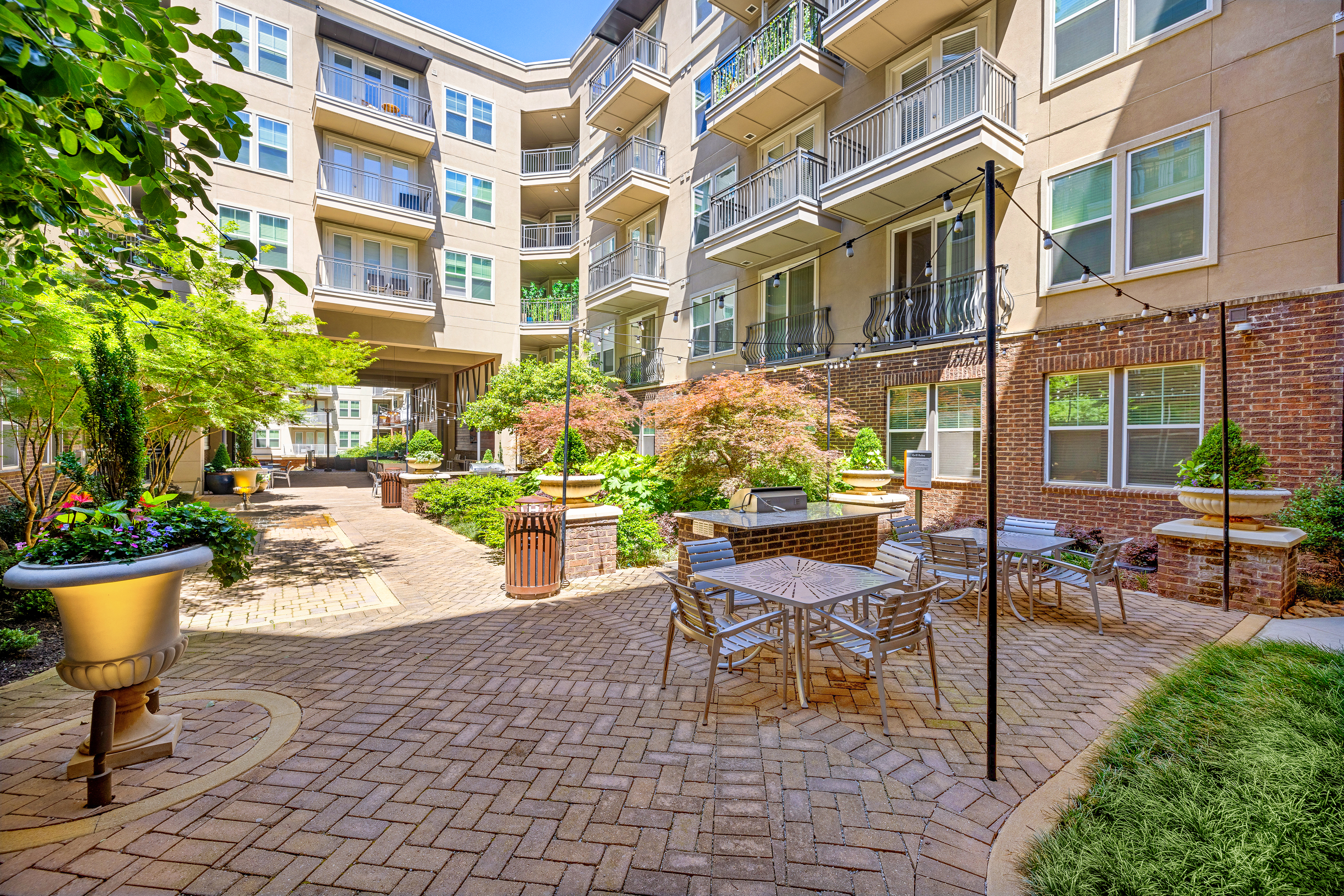 Courtyard at MAA Centennial Park luxury apartment homes in Atlanta, GA