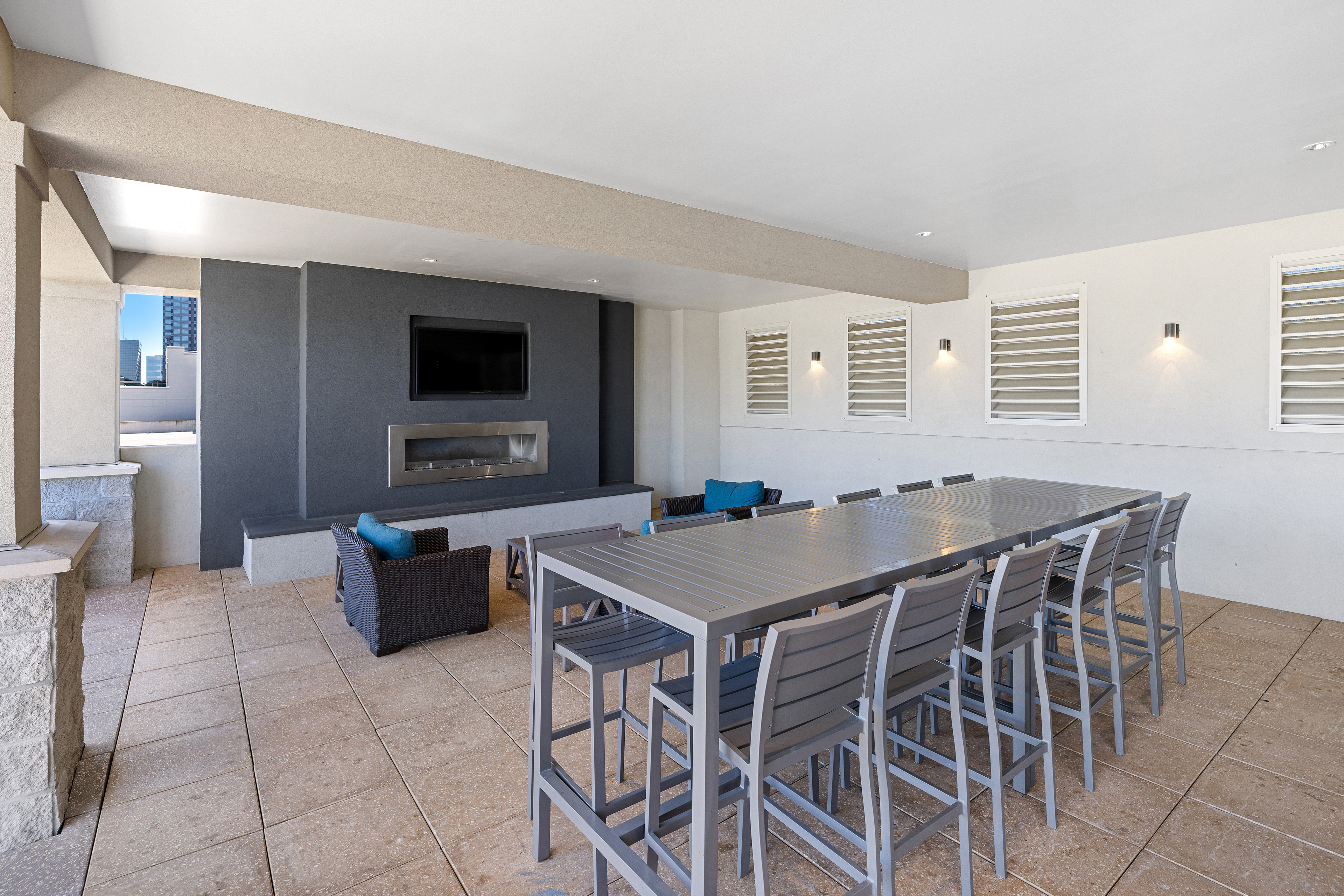 Rooftop lounge at MAA Centennial Park luxury apartment homes in Atlanta, GA