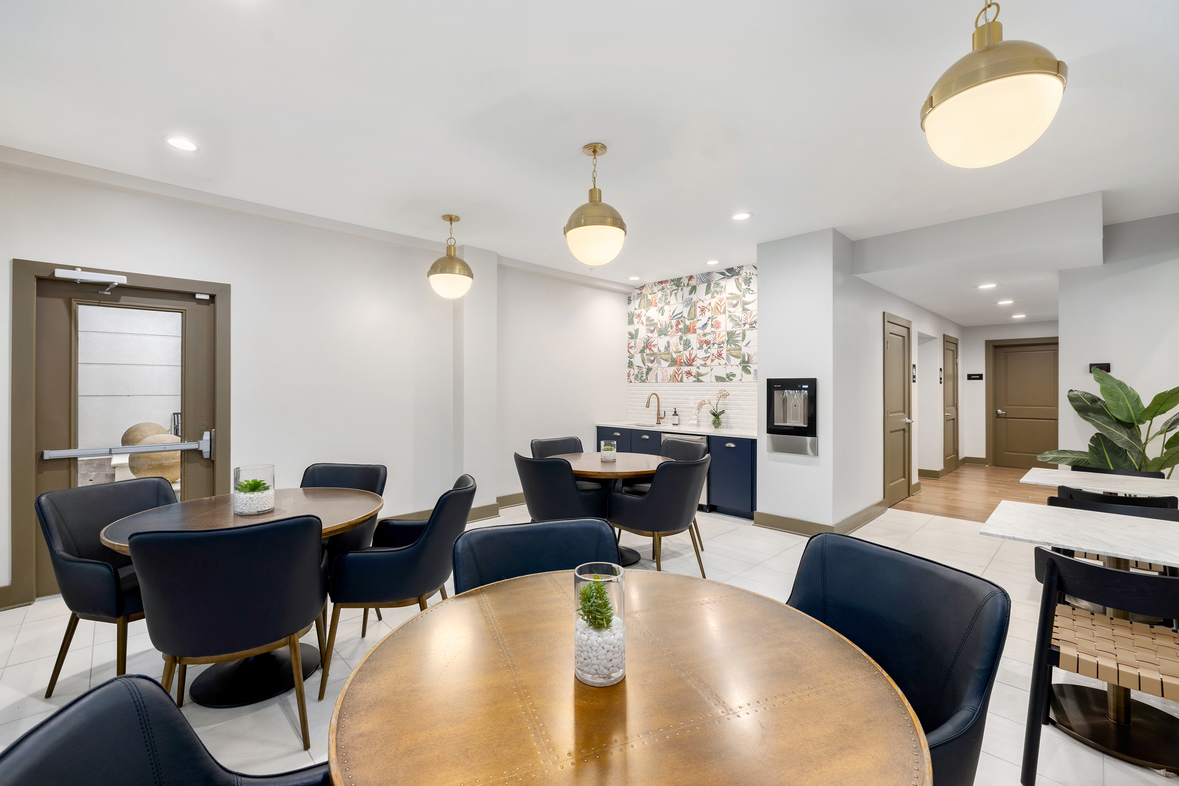 Lounge at MAA Gardens luxury apartment homes in Atlanta, GA