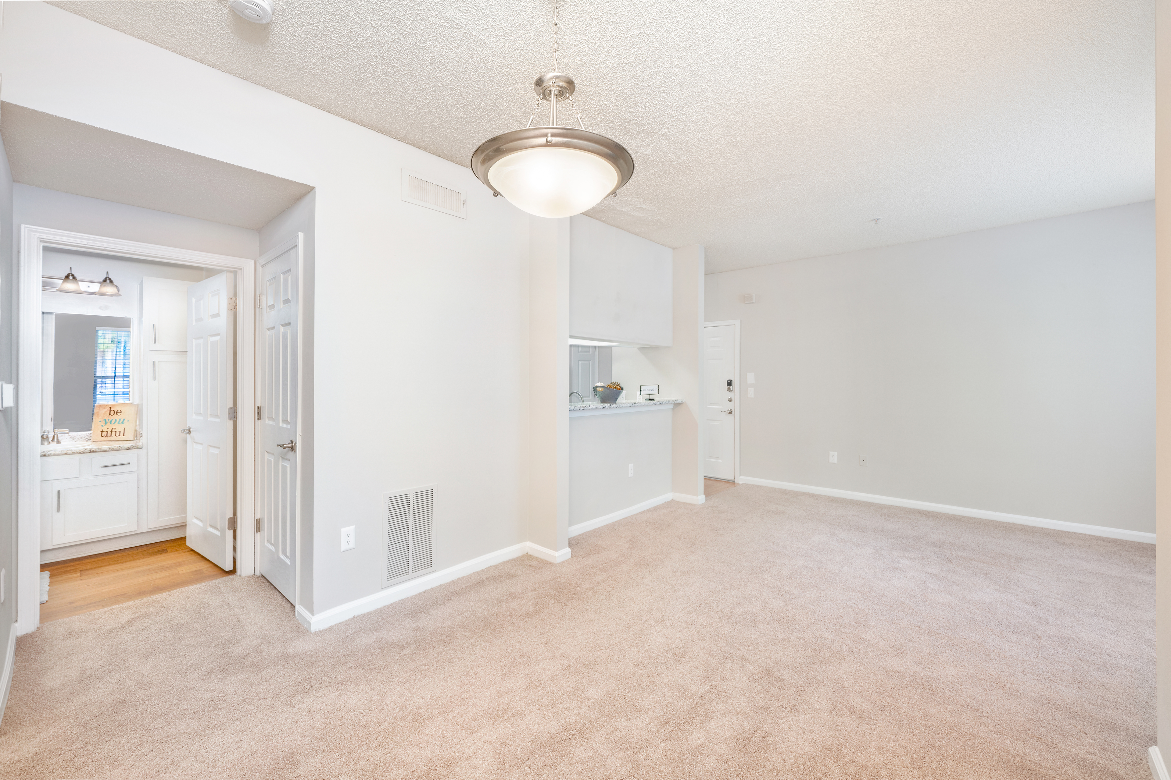 Dining at MAA Lake Lanier luxury apartment homes in Gainesville, GA