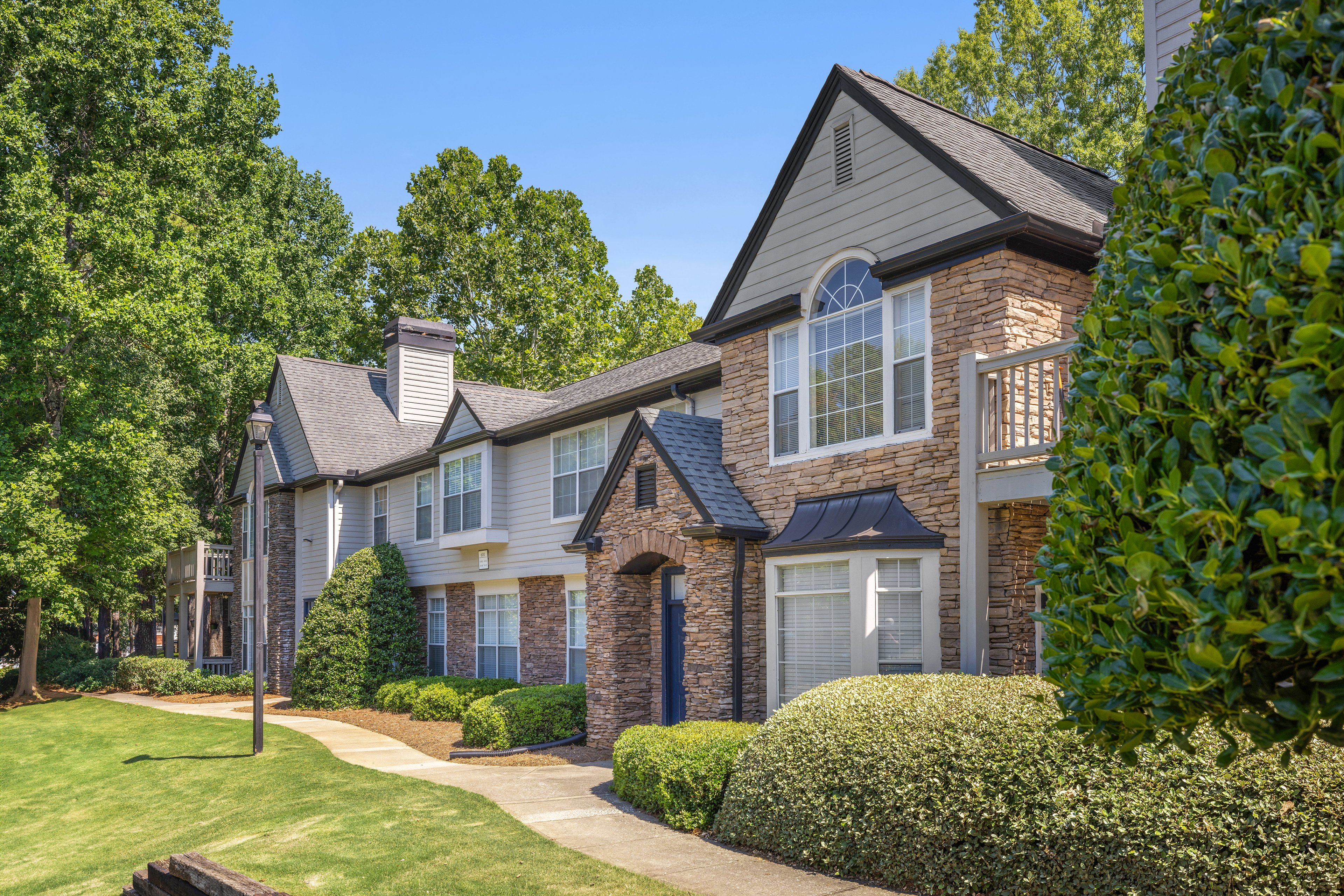 Building at MAA River Place luxury apartment homes in Duluth, GA
