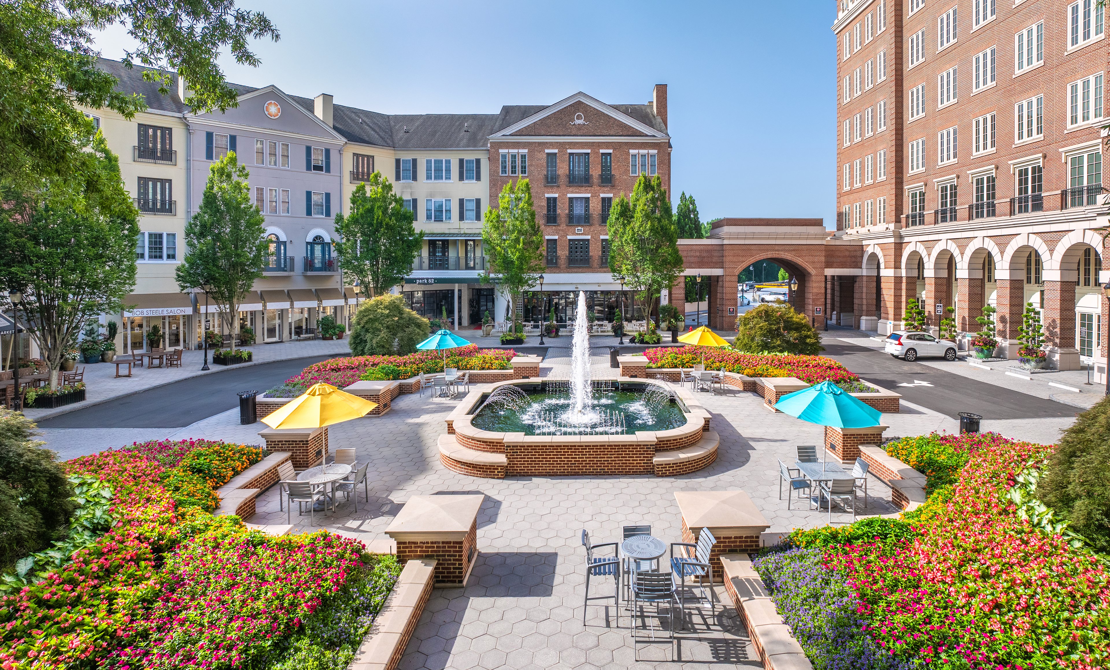 Courtyard at MAA Riverside luxury apartment homes in Atlanta, GA