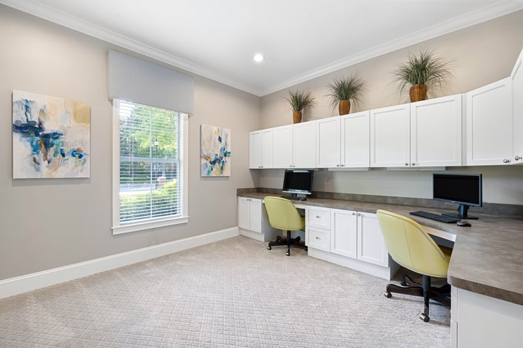 Computer lounge at MAA Shiloh luxury apartment homes in Kennesaw, GA