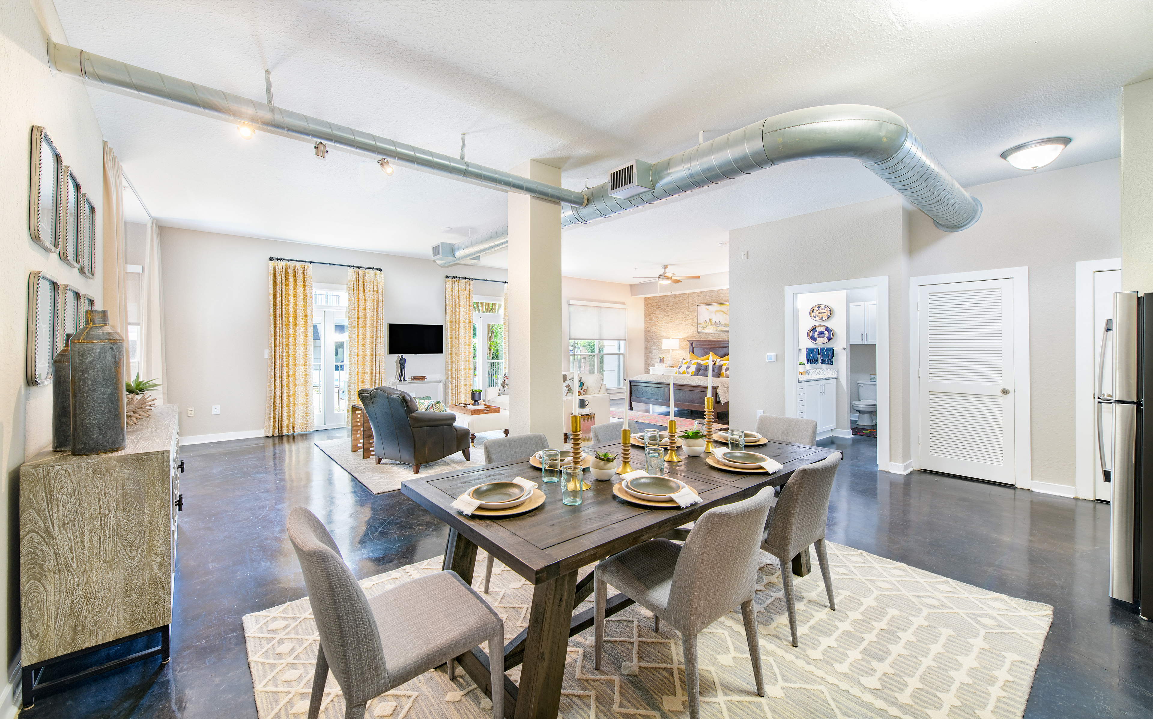 Dining area at MAA Stratford luxury apartment homes in Atlanta, GA