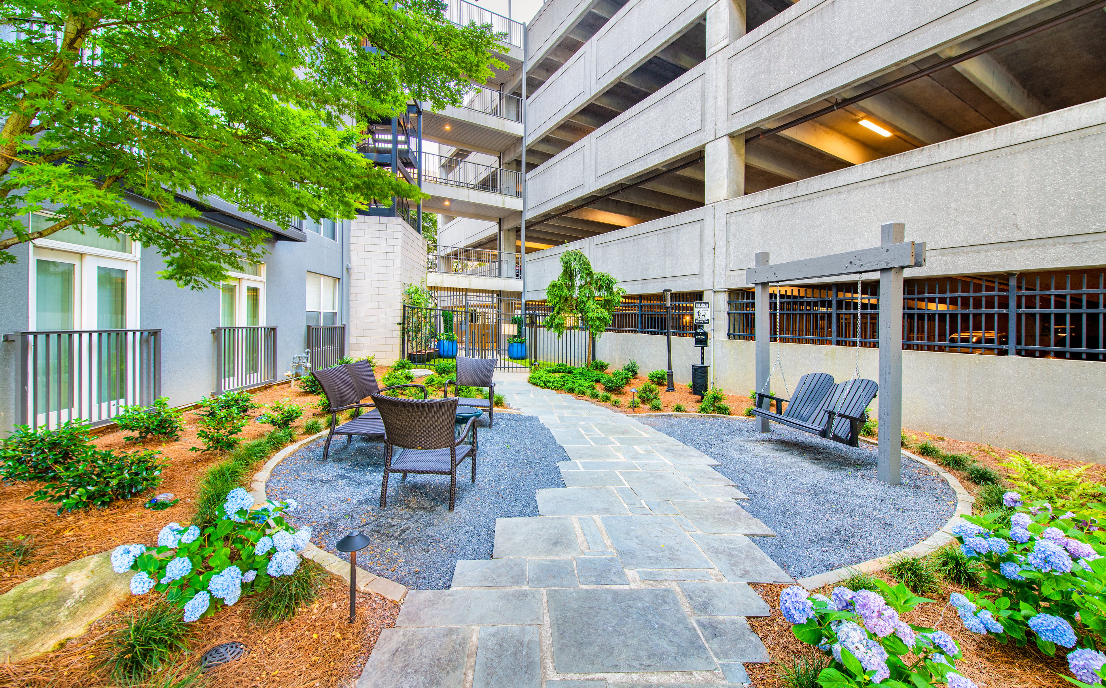 Courtyard at MAA Stratford luxury apartment homes in Atlanta, GA
