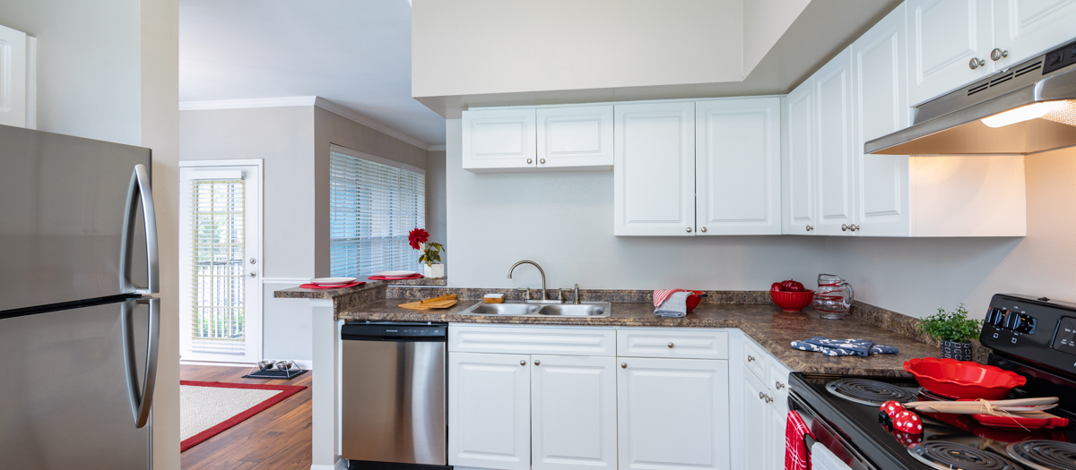 Kitchen at MAA Hammocks luxury apartment homes in Savannah, GA