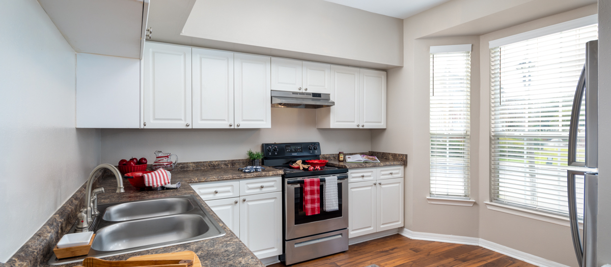 Kitchen at MAA Hammocks luxury apartment homes in Savannah, GA