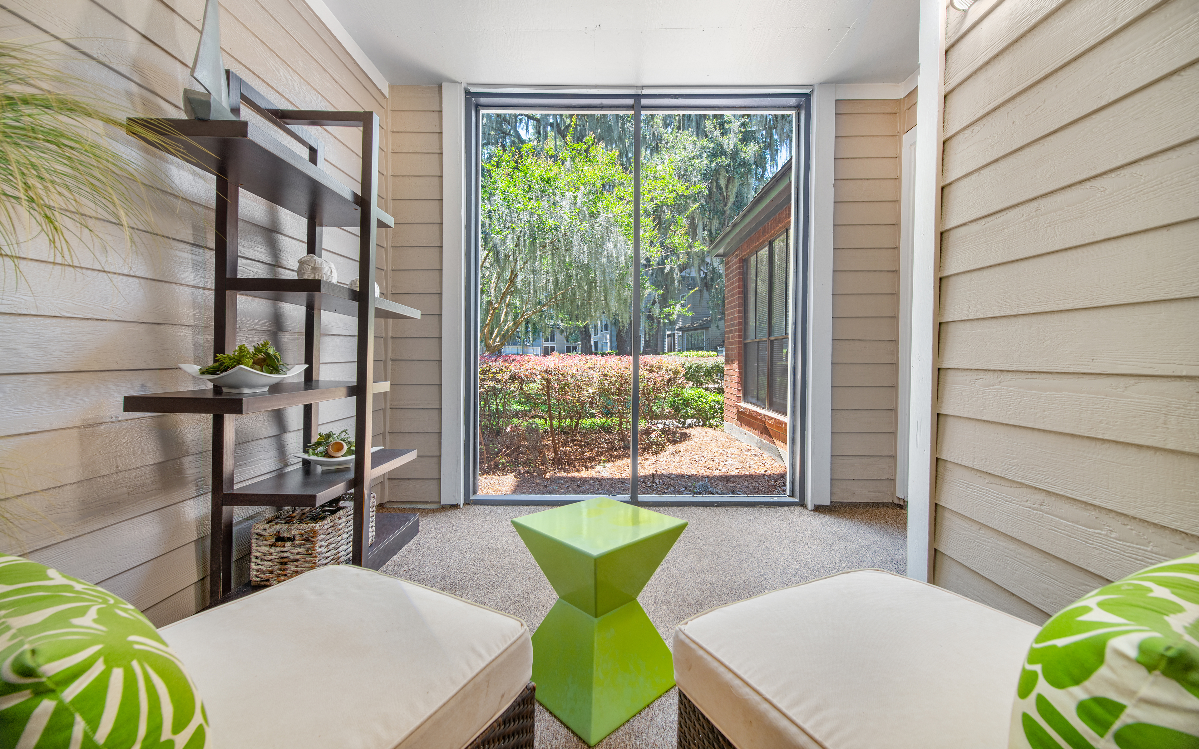 Outdoor Patio at MAA Huntington in Savannah, GA