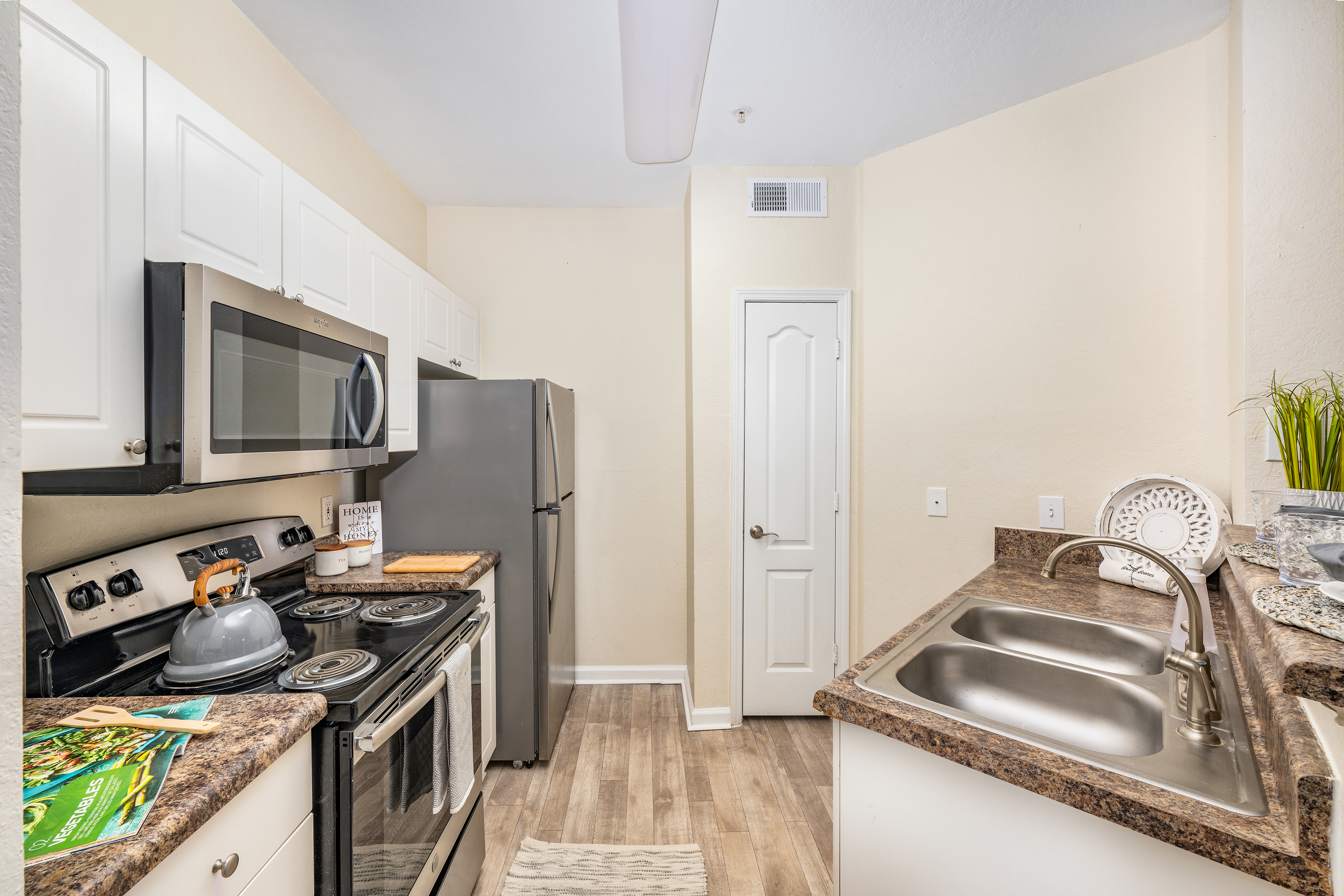 Kitchen at MAA Wilmington Island luxury apartment homes in Savannah, GA