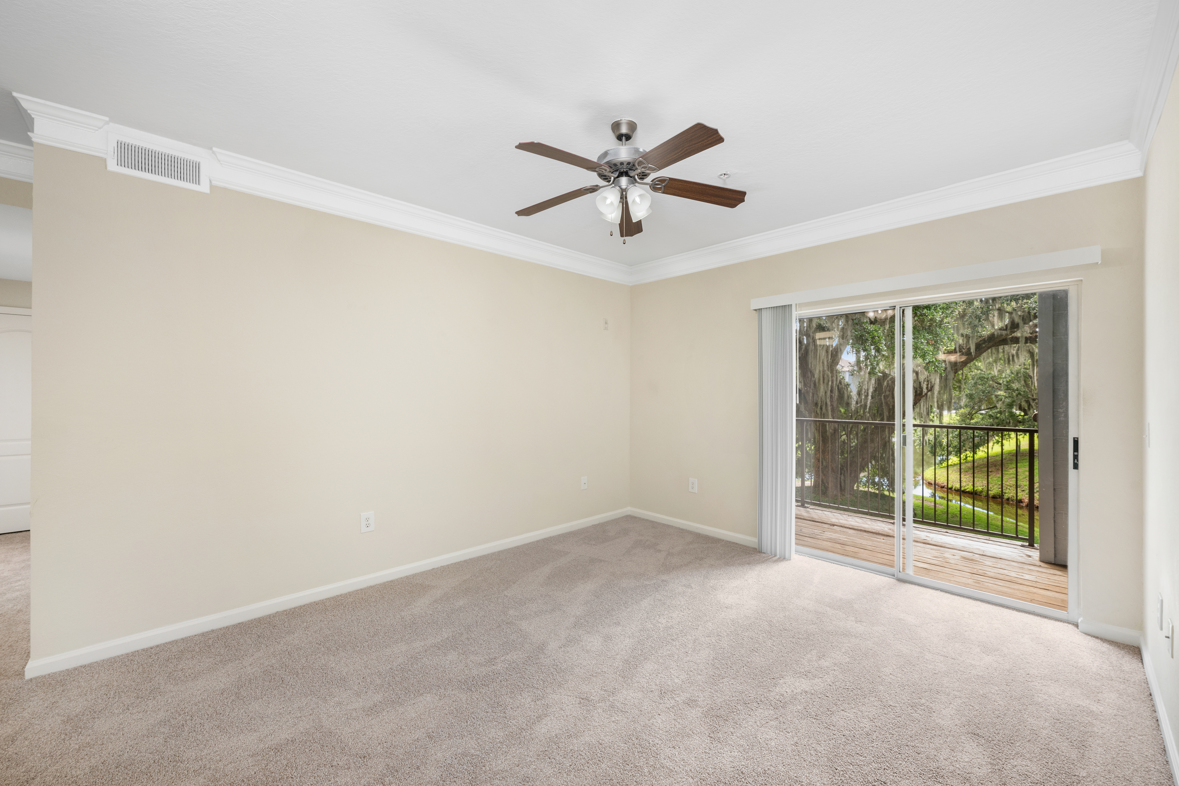 Living room at MAA Wilmington Island luxury apartment homes in Savannah, GA