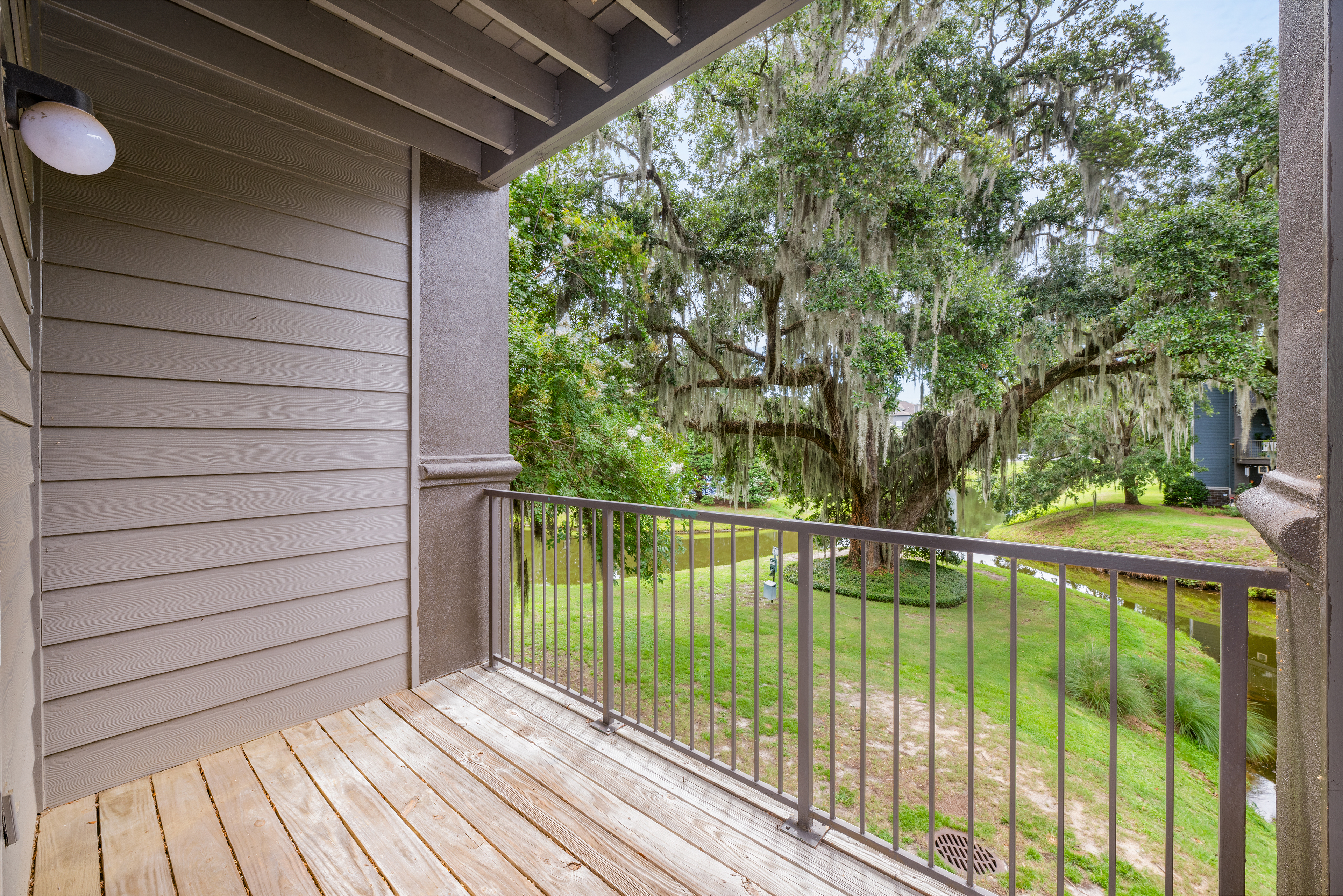 Patio at MAA Wilmington Island luxury apartment homes in Savannah, GA