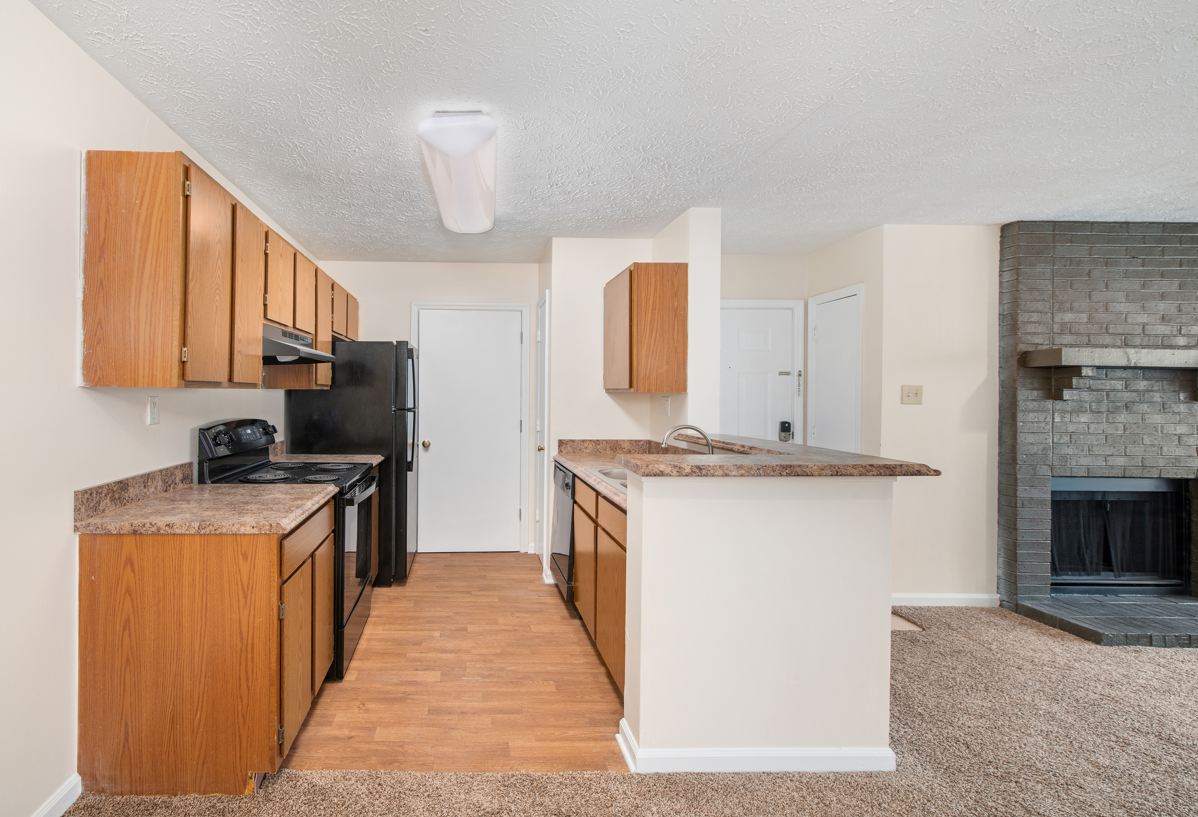 Kitchen at MAA Lakepointe luxury apartment homes in Lexington, KY