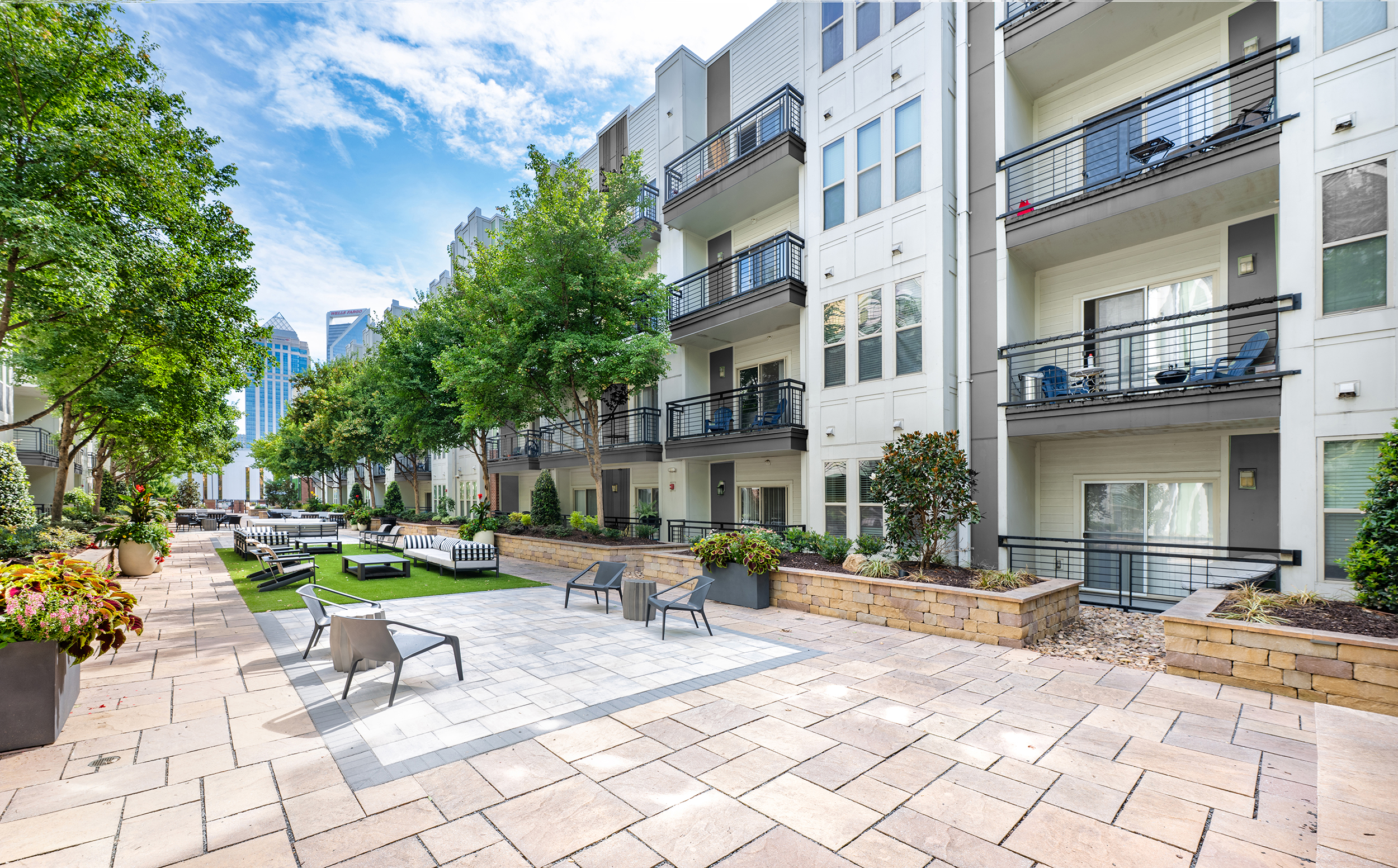 Courtyard at MAA 1225 luxury apartment homes in Charlotte, NC