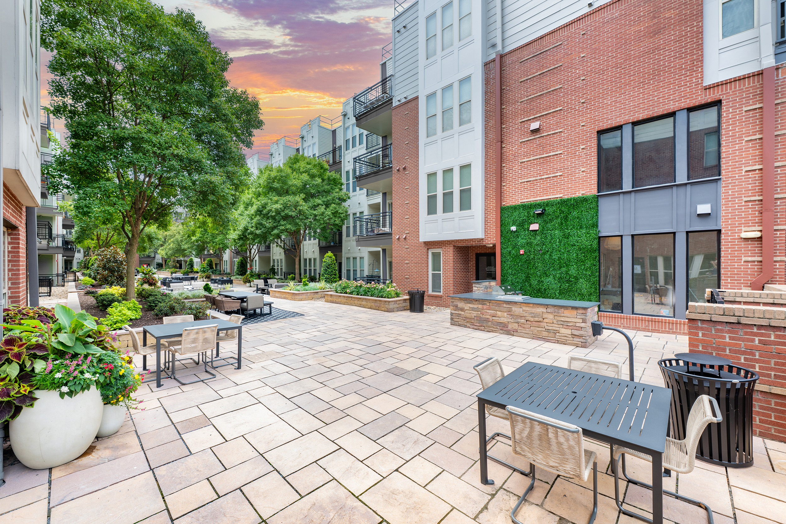 Picnic area at MAA 1225 luxury apartment homes in Charlotte, NC