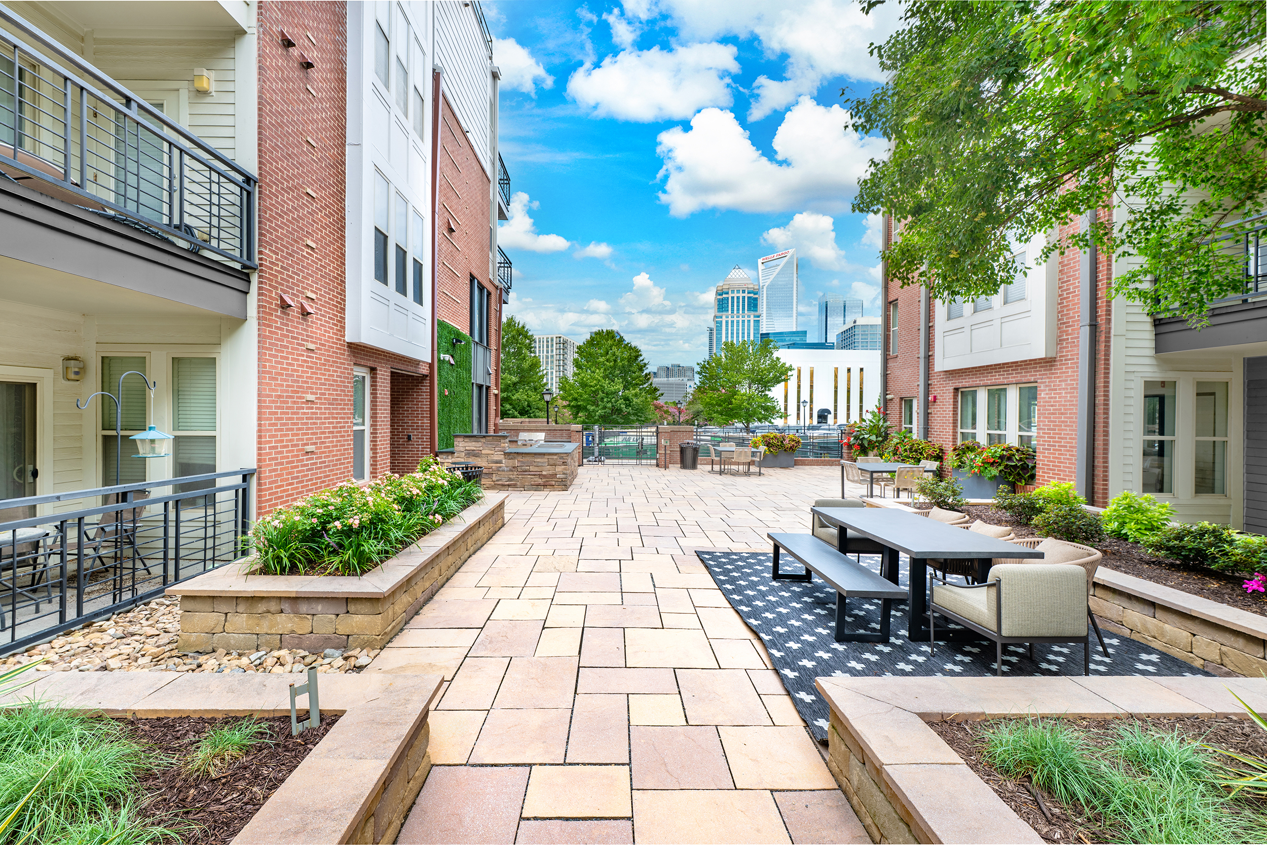Courtyard at MAA 1225 luxury apartment homes in Charlotte, NC