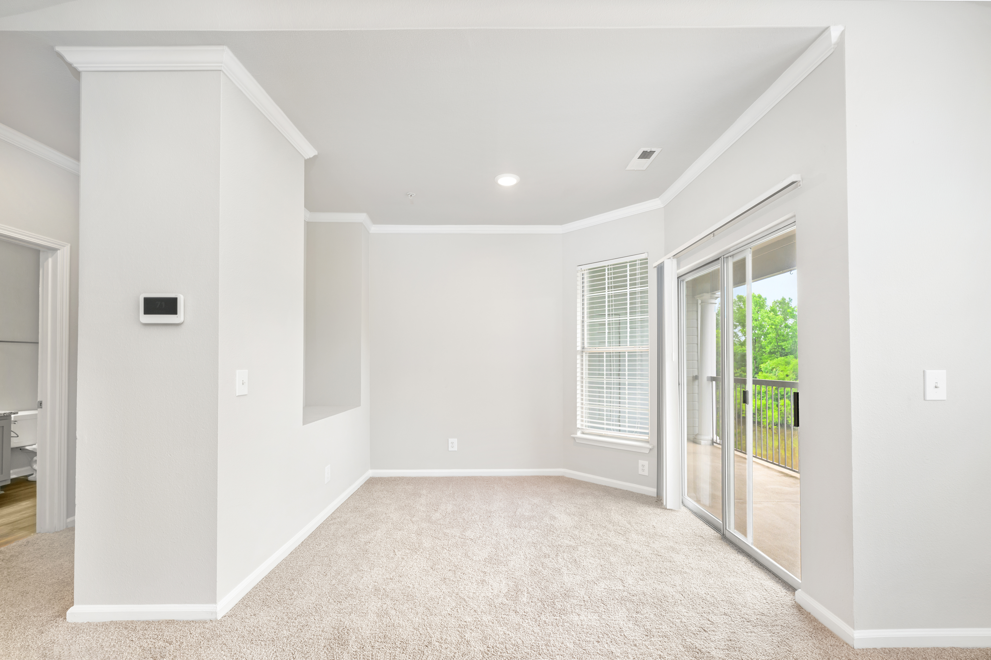 Dining room at MAA Beverly Crest luxury apartment homes in Charlotte, NC