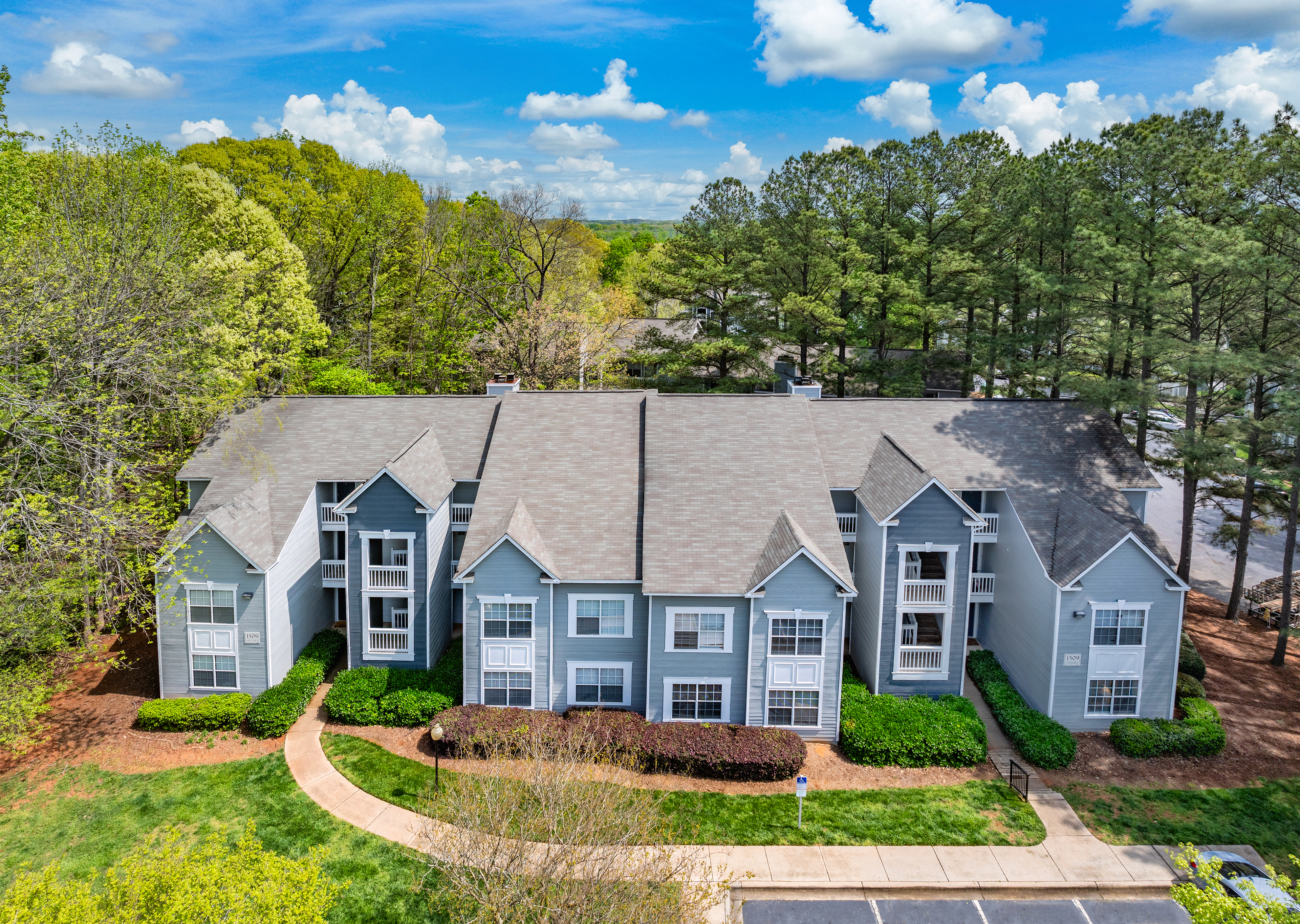 Building at MAA Fifty-One luxury apartment homes in Matthews, NC