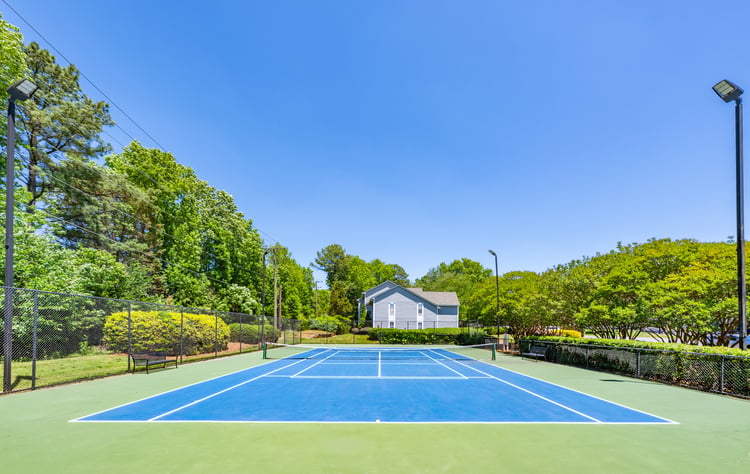 Tennis court at MAA Fifty-One luxury apartment homes in Charlotte, NC