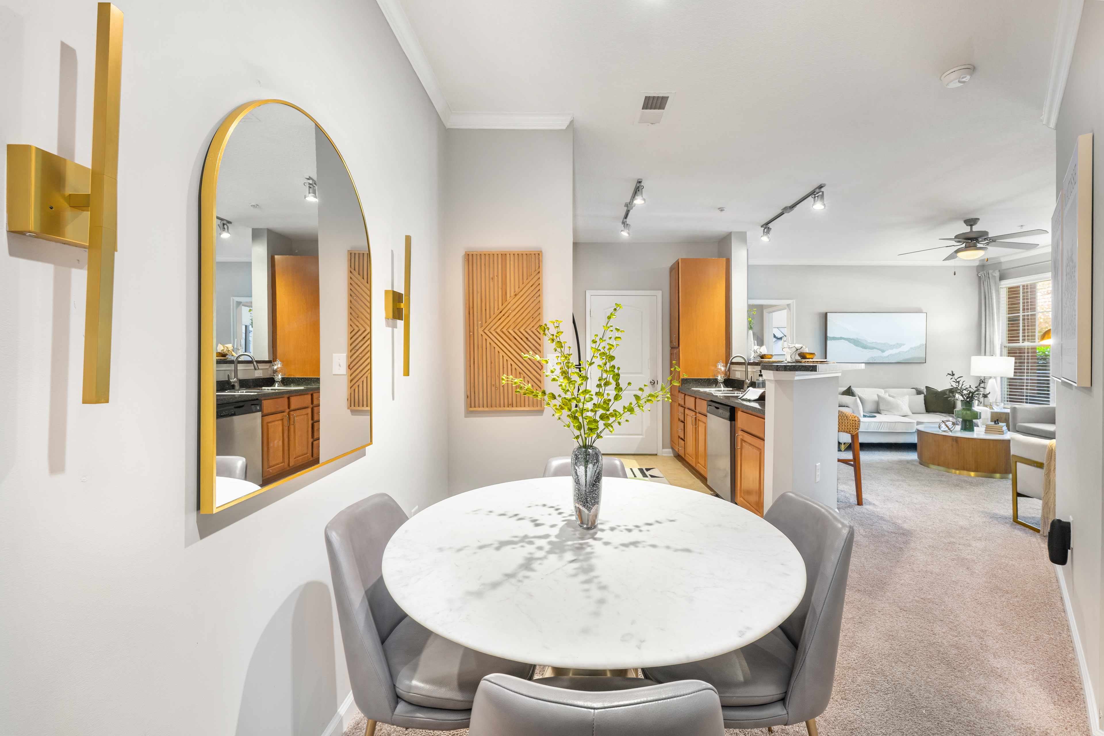 Dining area at MAA Matthews Commons luxury apartment homes in Charlotte, NC